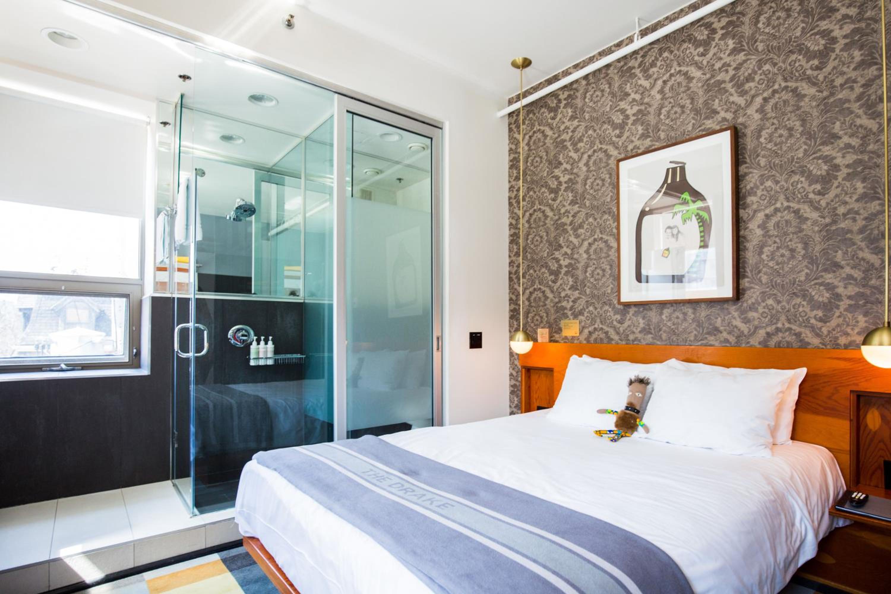 Classic Queen Room with One Queen Bed (Non Smoking)