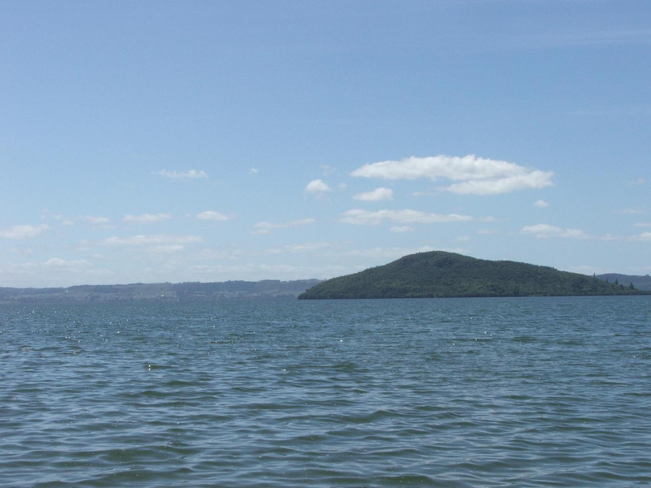 Two-Bedroom Apartment with Lake View - Photo 20
