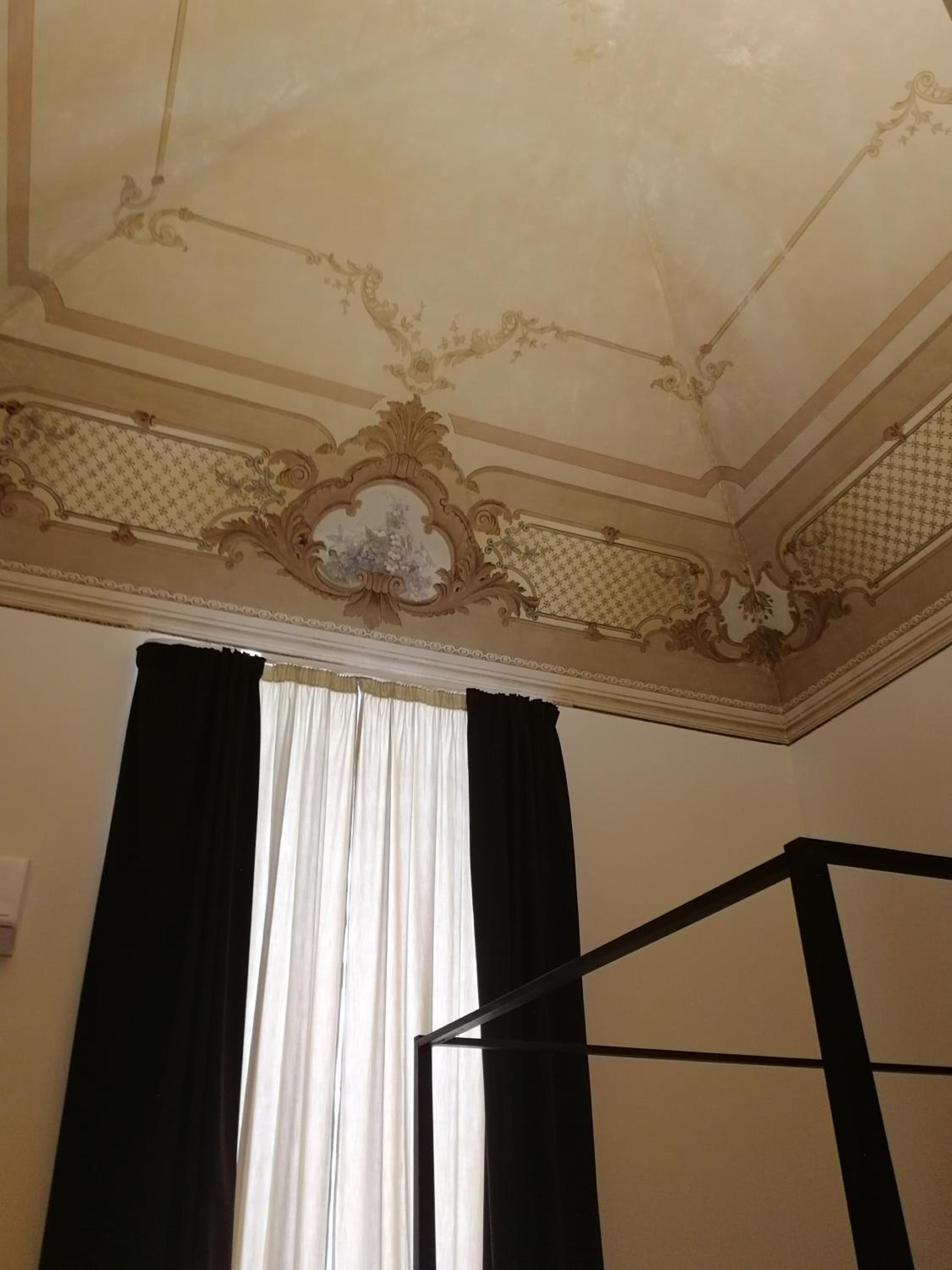 Deluxe Double Room with Balcony - Photo 3