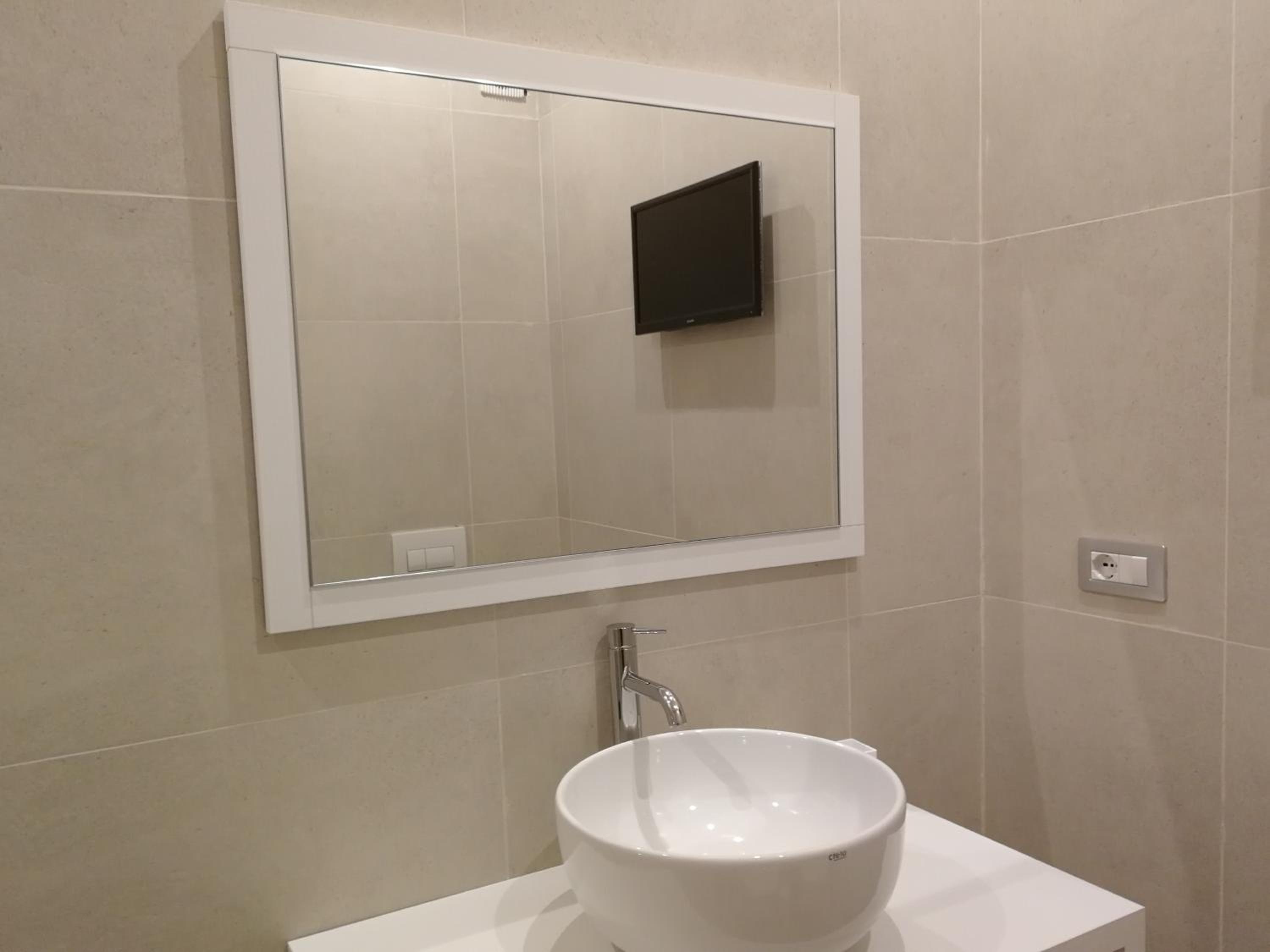 Deluxe Double Room with Balcony - Photo 29