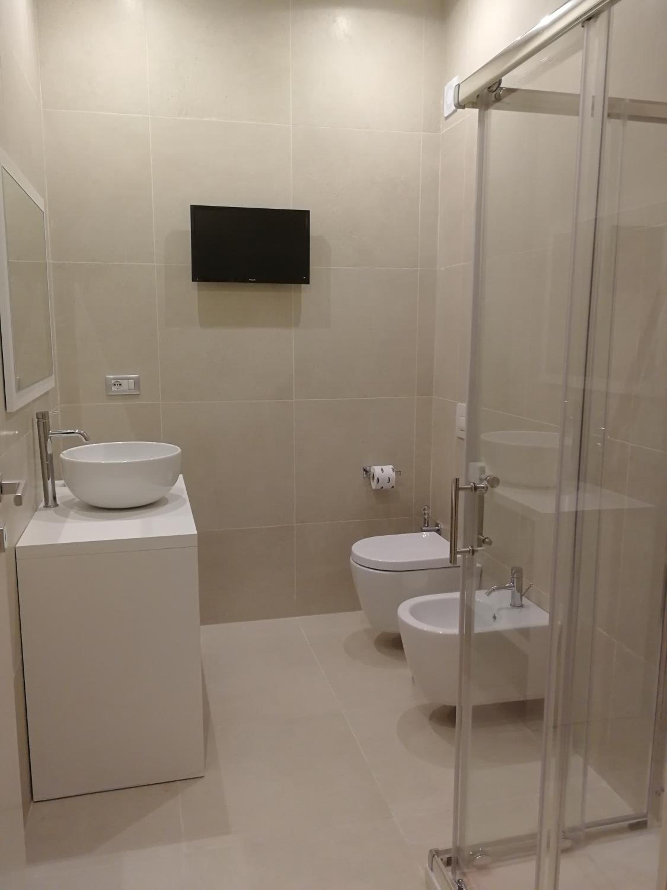 Deluxe Double Room with Balcony - Photo 21