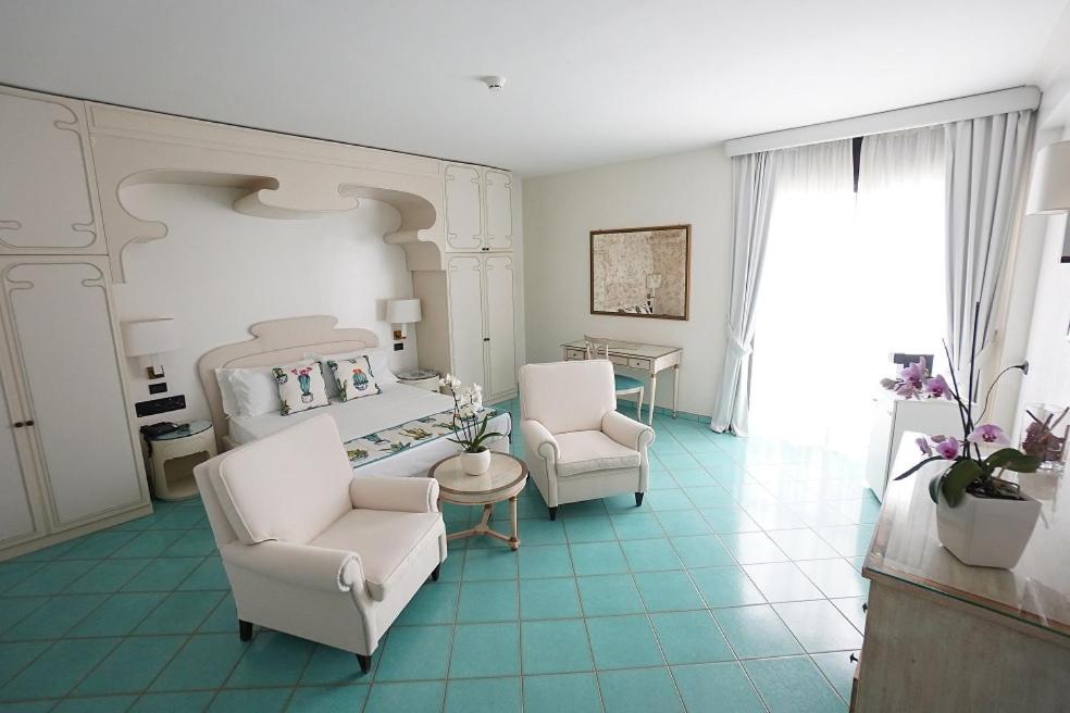 Deluxe Double Room with Sea View - Photo 1