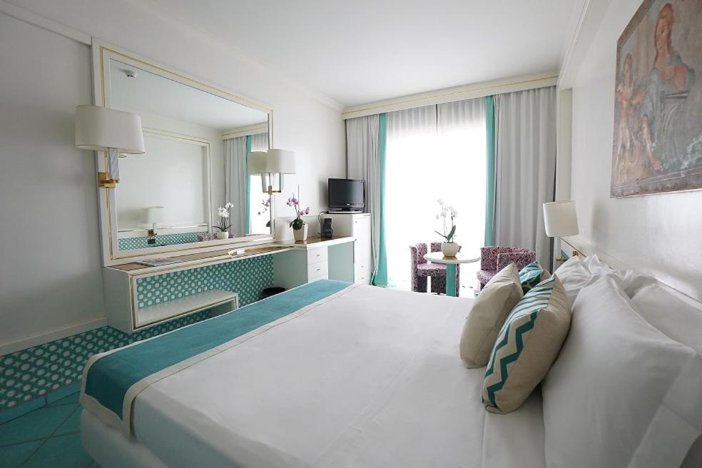 Superior Double or Twin Room with Sea View - Photo 1