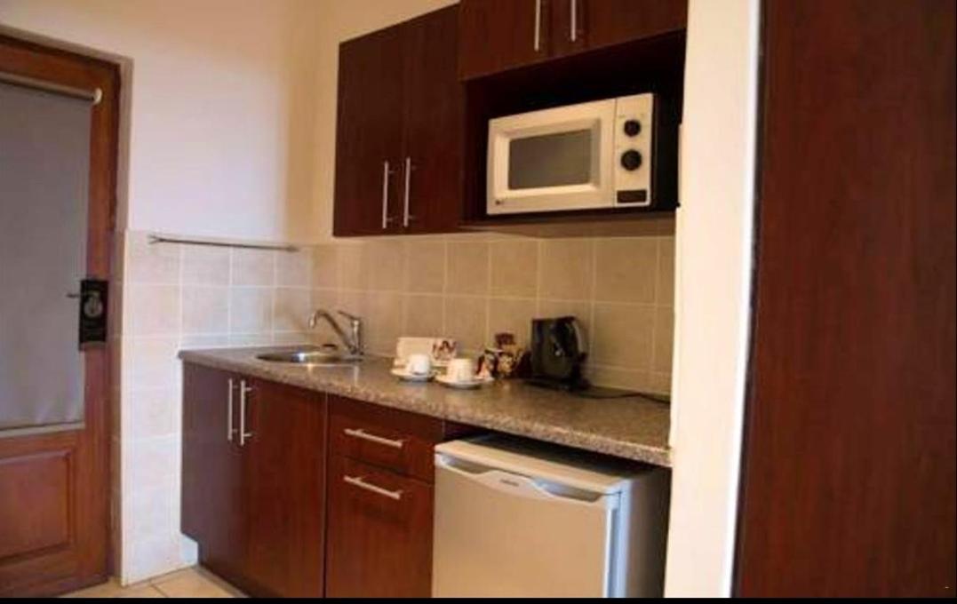 One-Bedroom Apartment photo 3