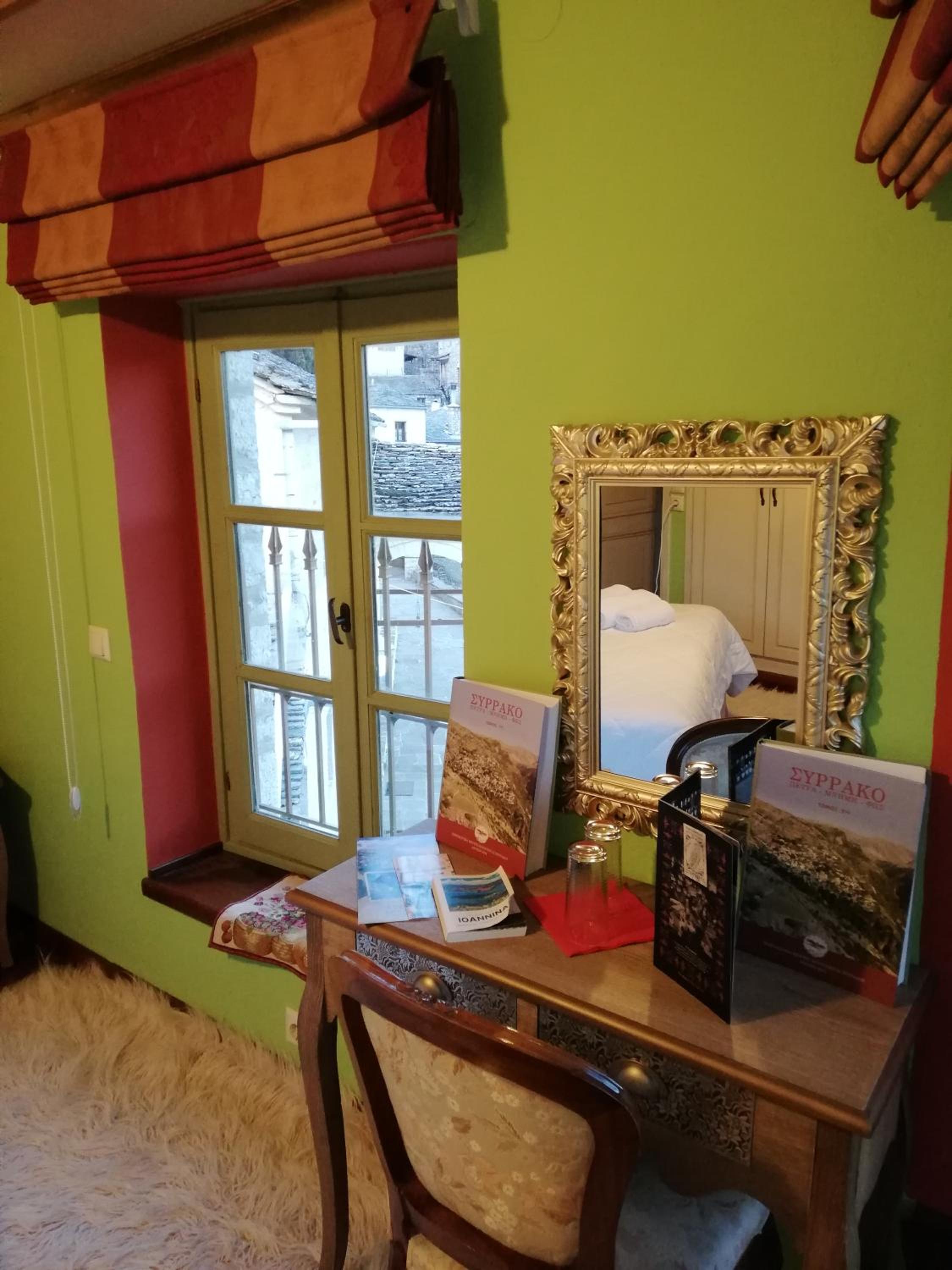 Deluxe Double Room - Photo 9