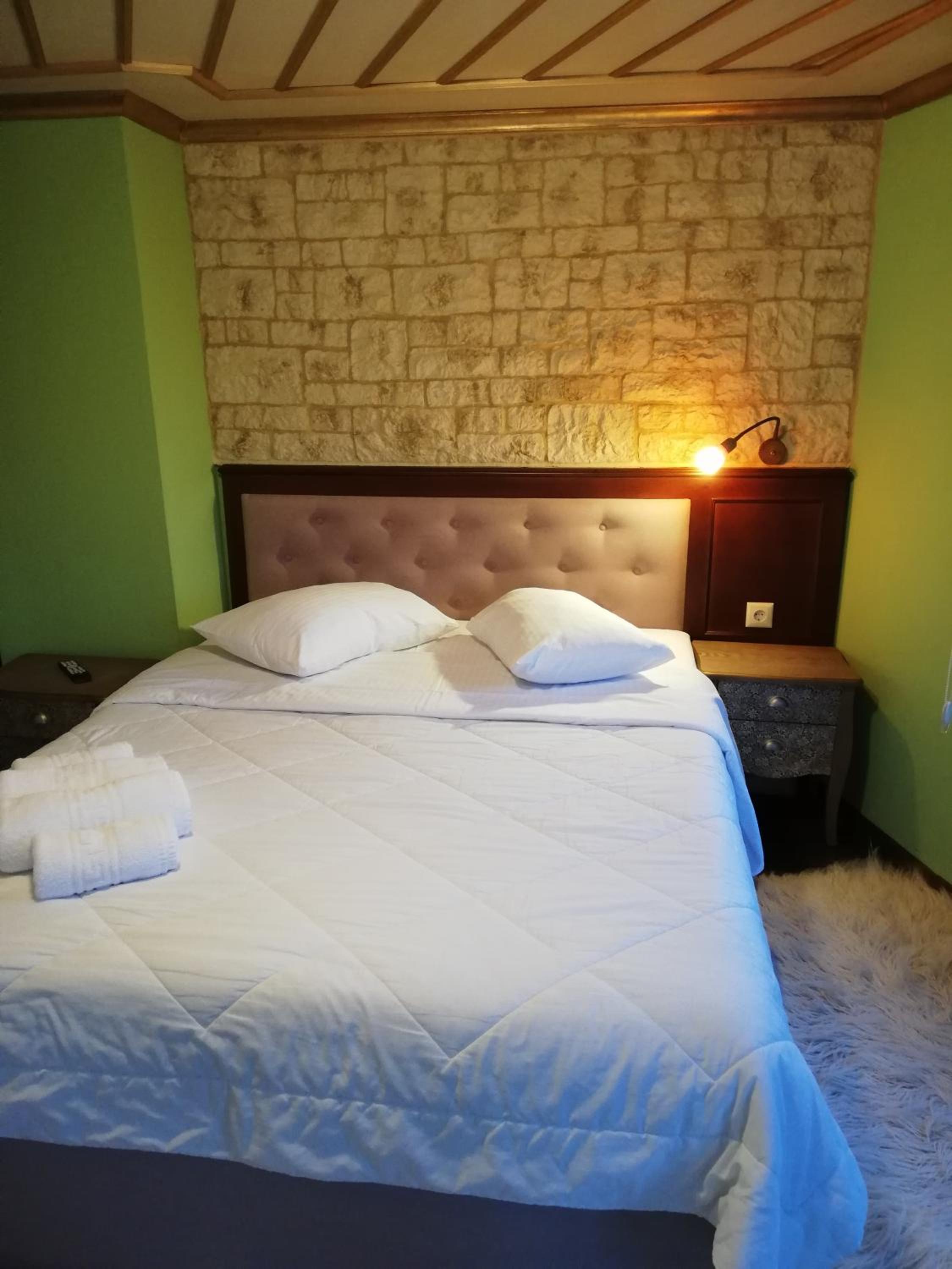 Deluxe Double Room - Photo 12