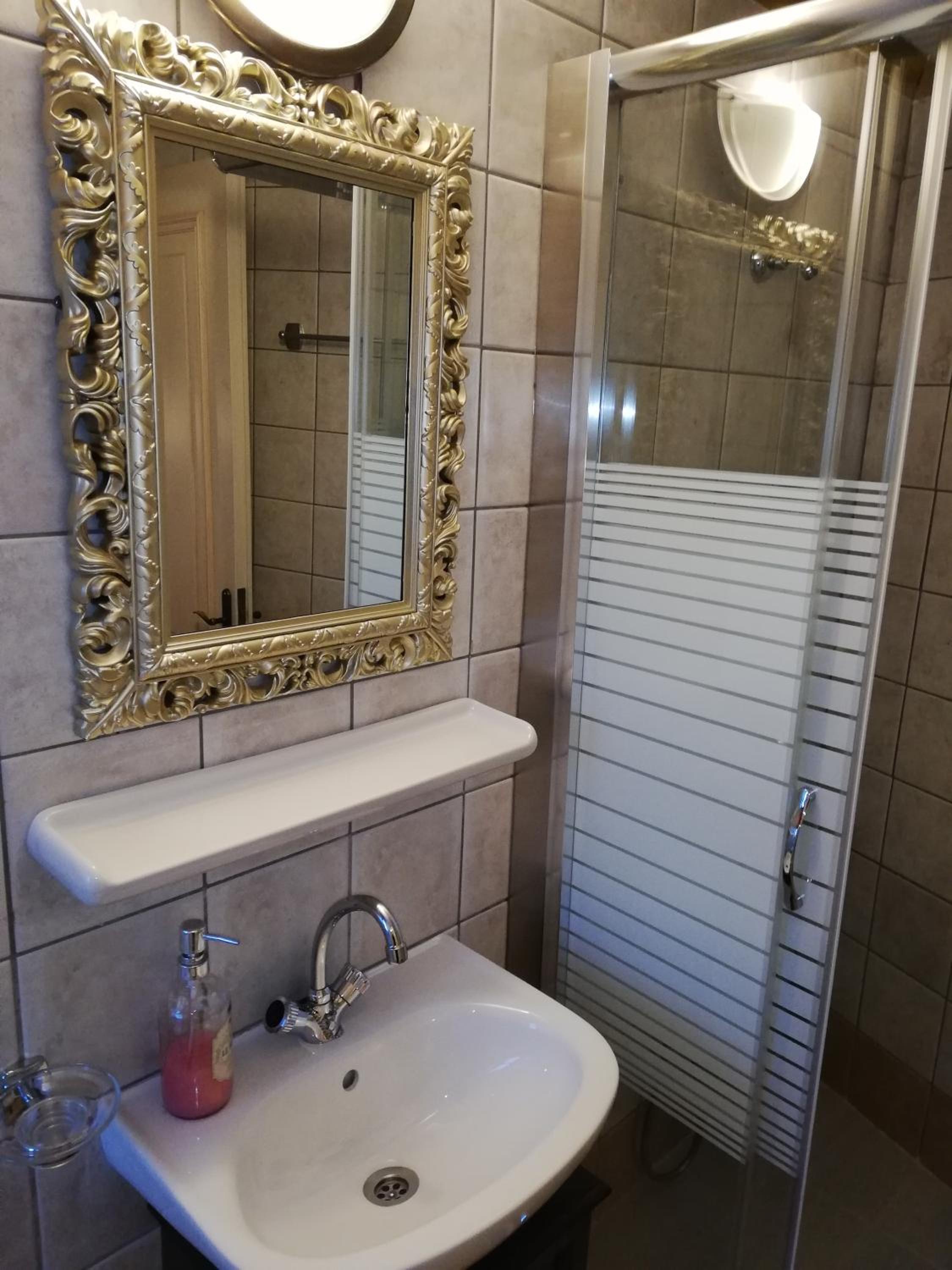 Deluxe Double Room - Photo 10