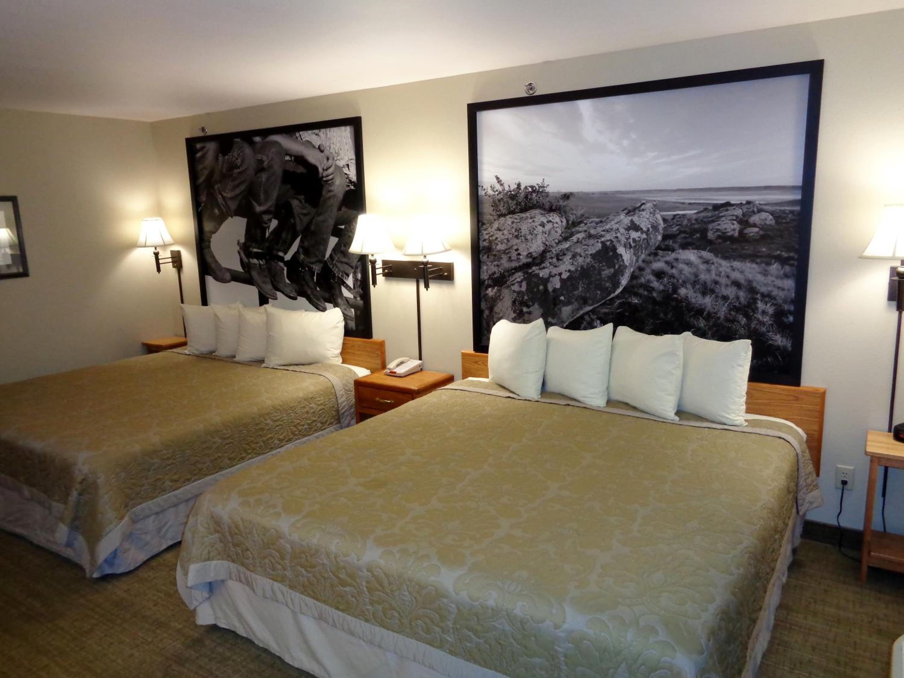 King Room with Two King Beds - Photo 3