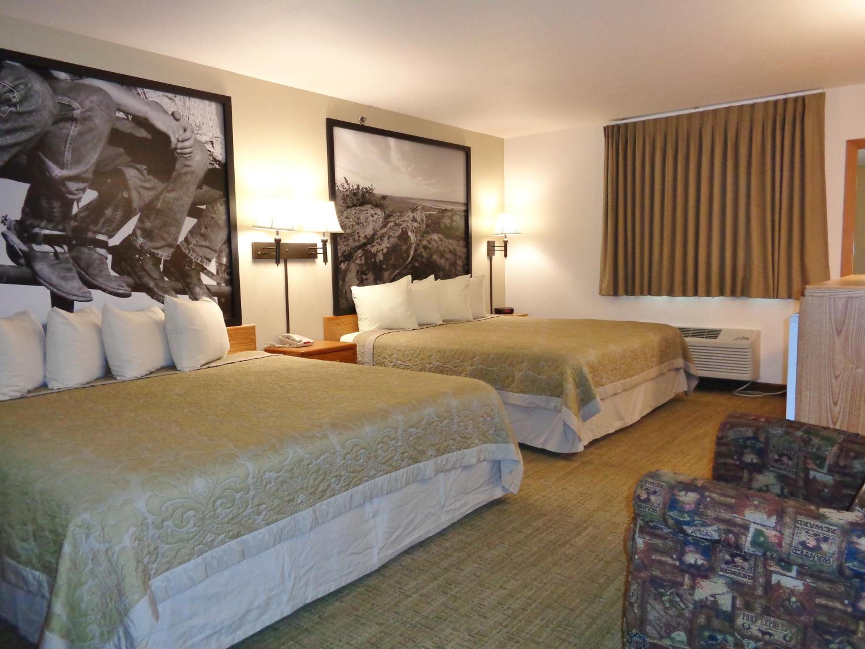 King Room with Two King Beds - Photo 2