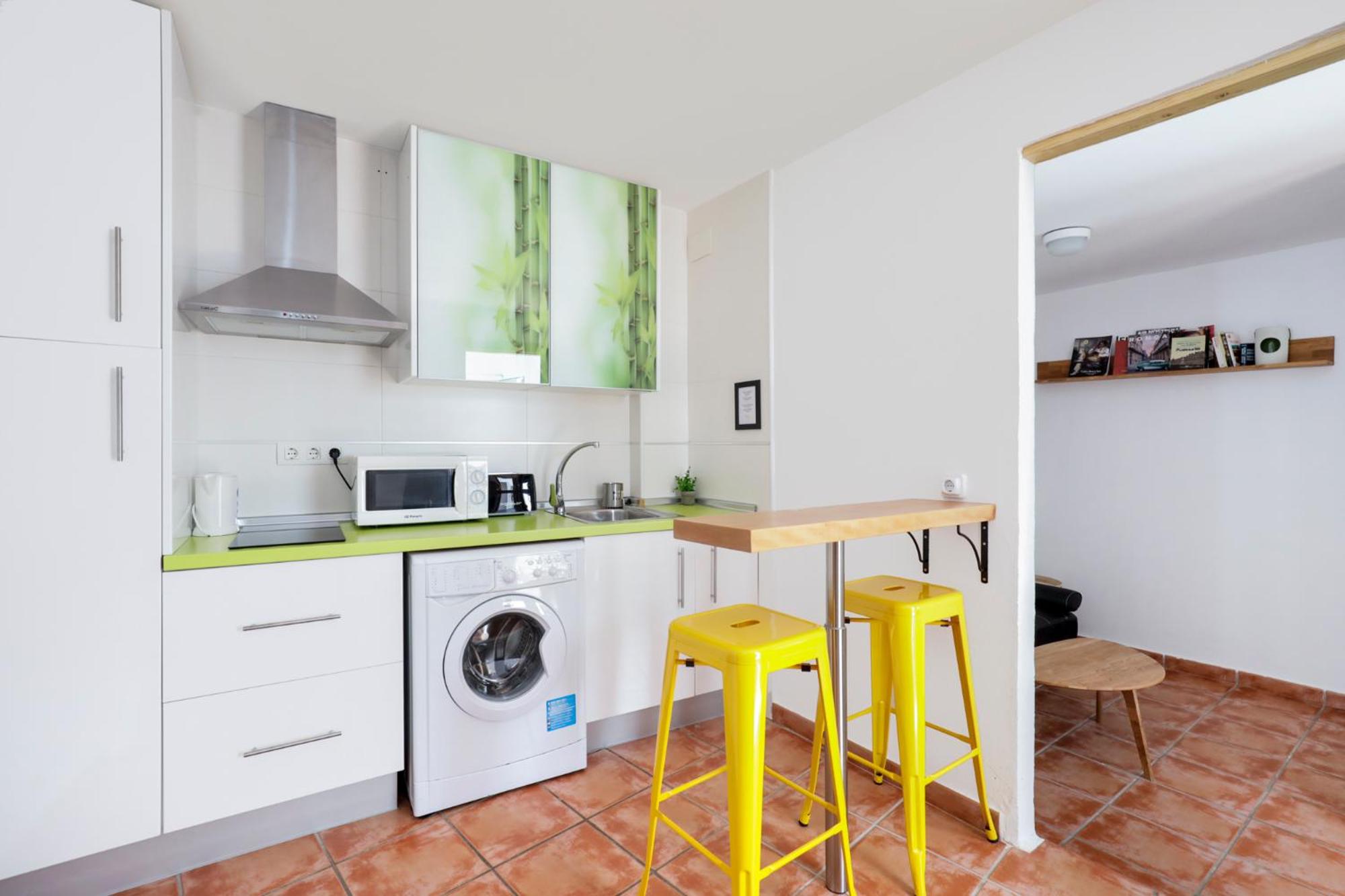 Apartment with Balcony - Photo 9