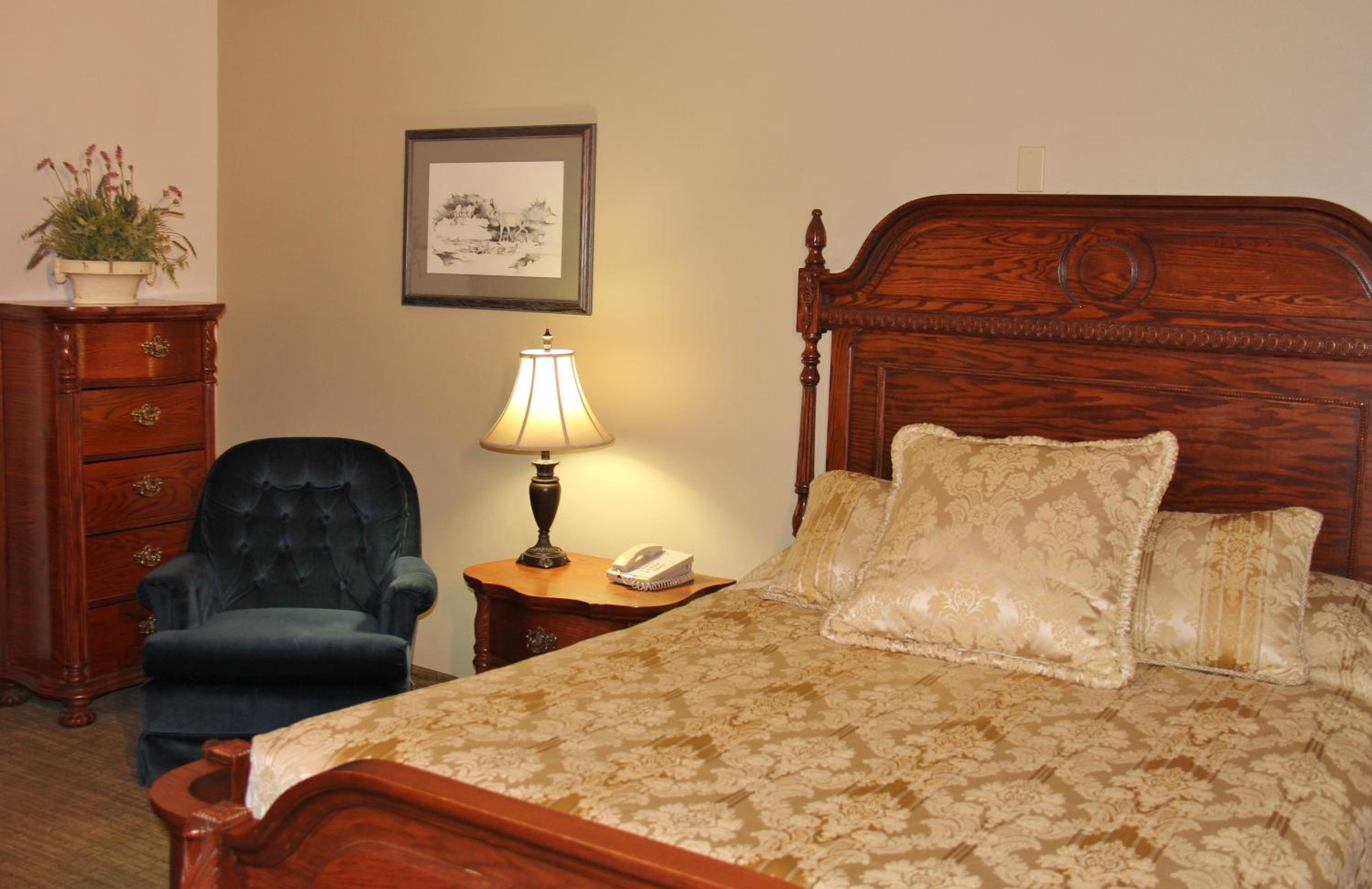Queen Suite - Photo 2