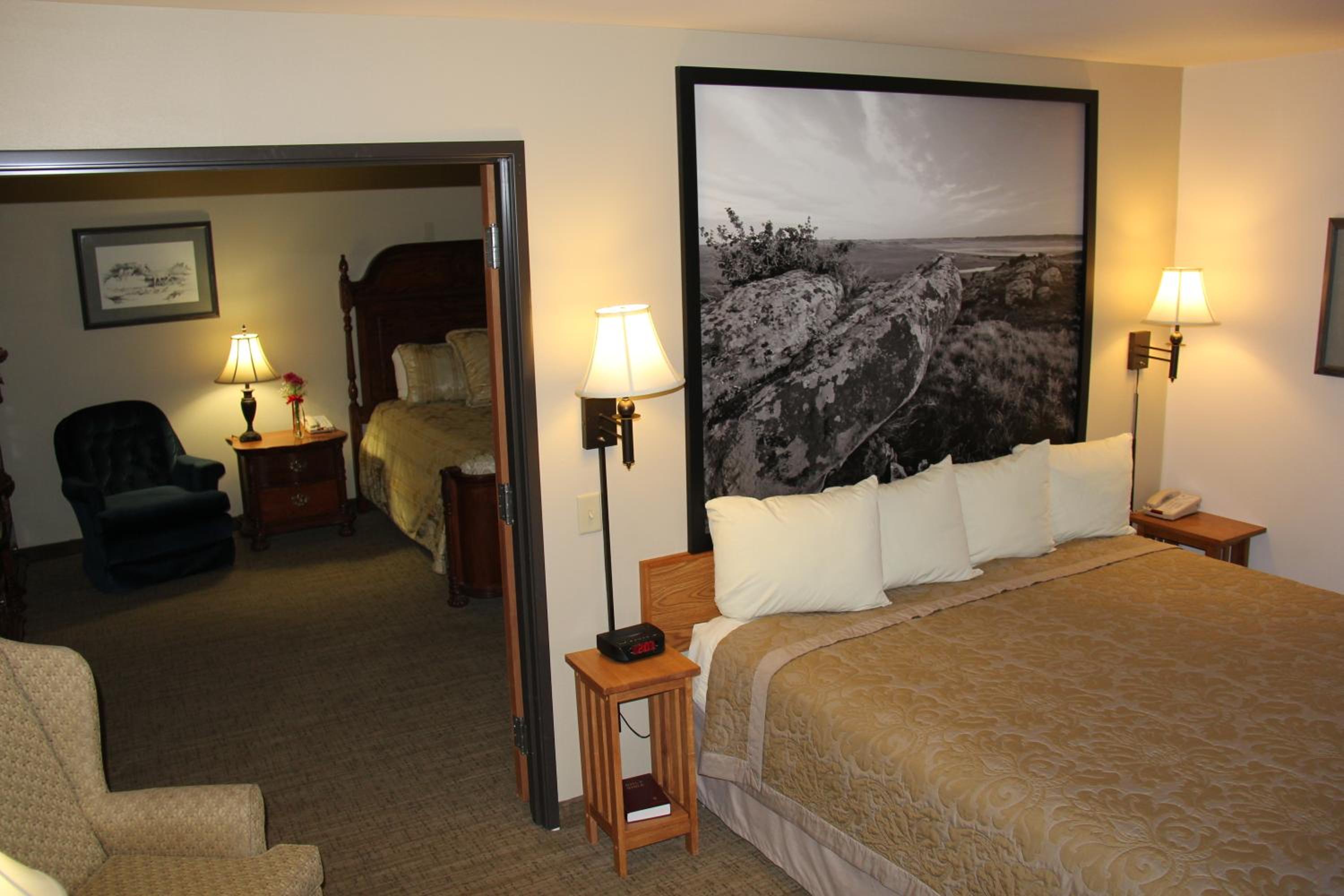 Queen Suite - Photo 3
