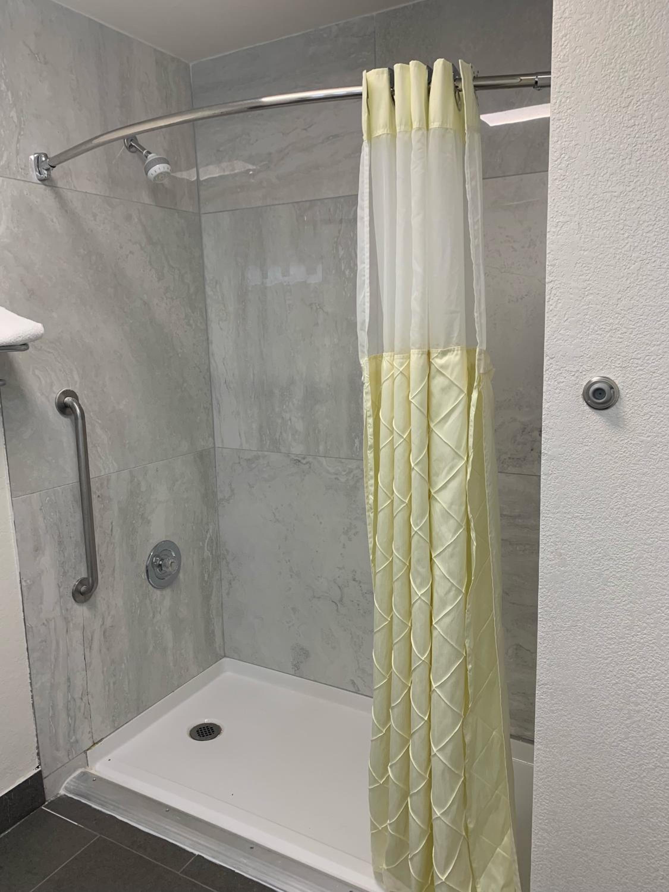 King Room with Bath Tub - Disability Access/Non-Smoking