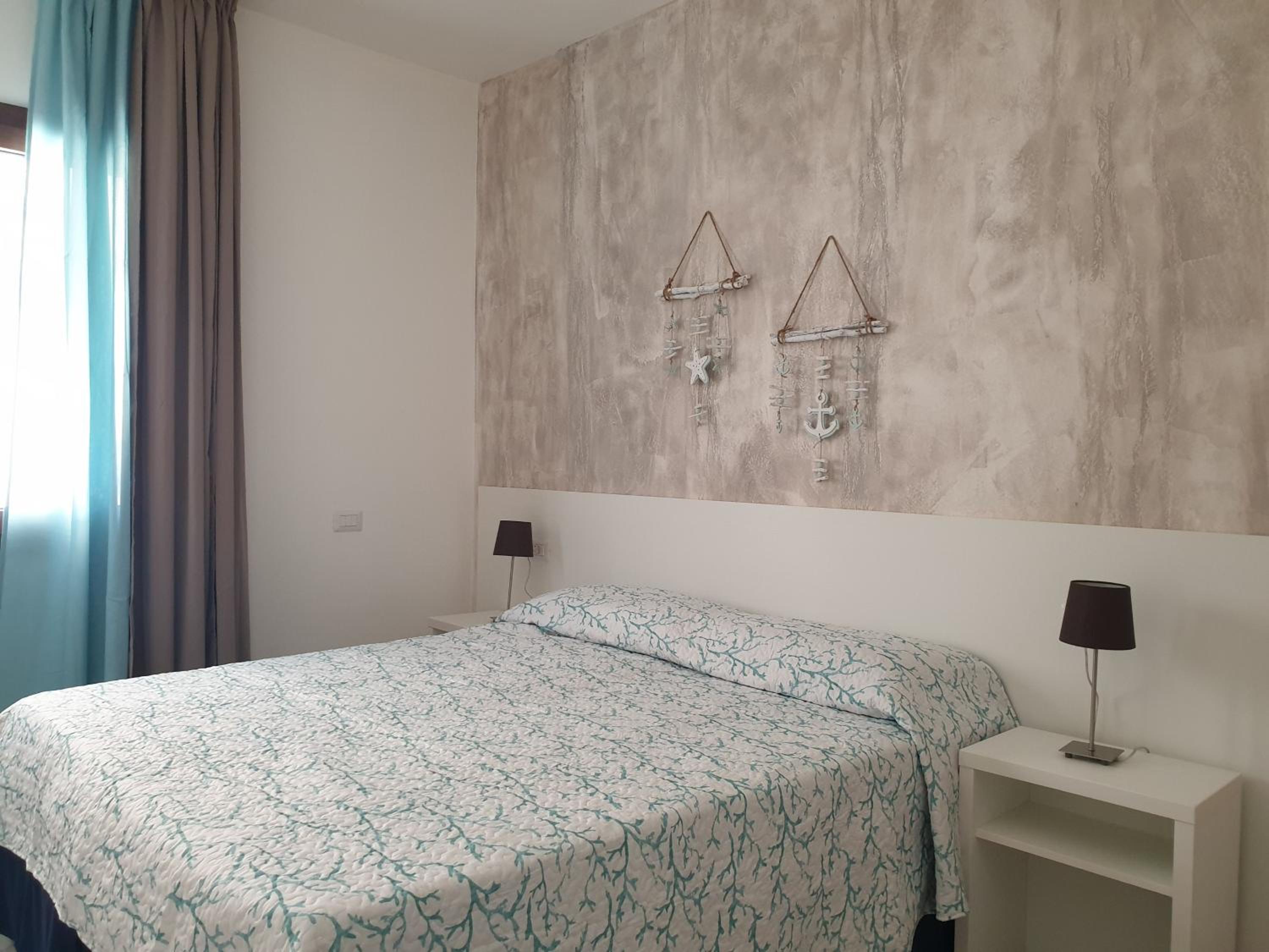 Double or Twin Room with Private Bathroom - Photo 4