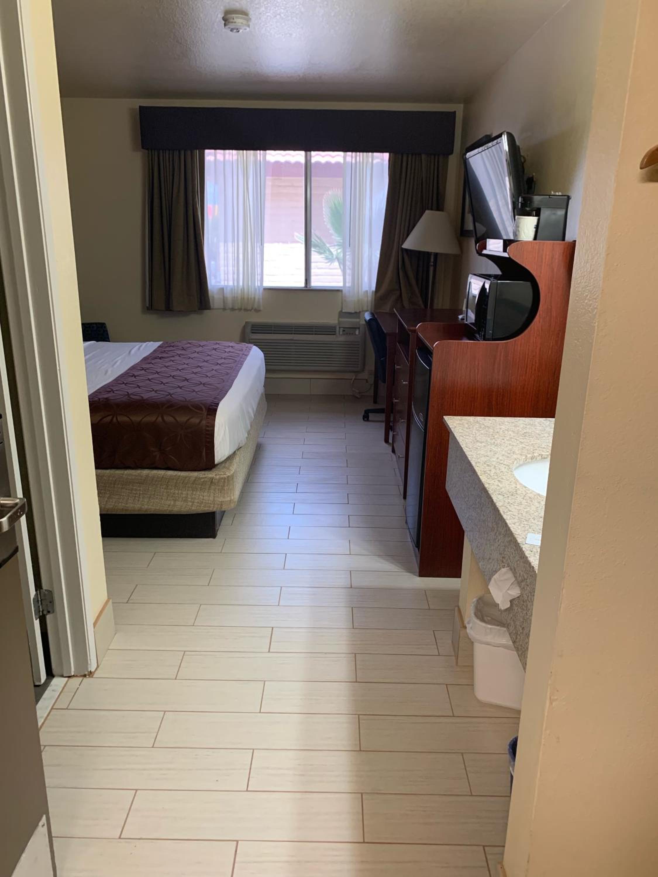 King Room - Pet Friendly/Non-Smoking