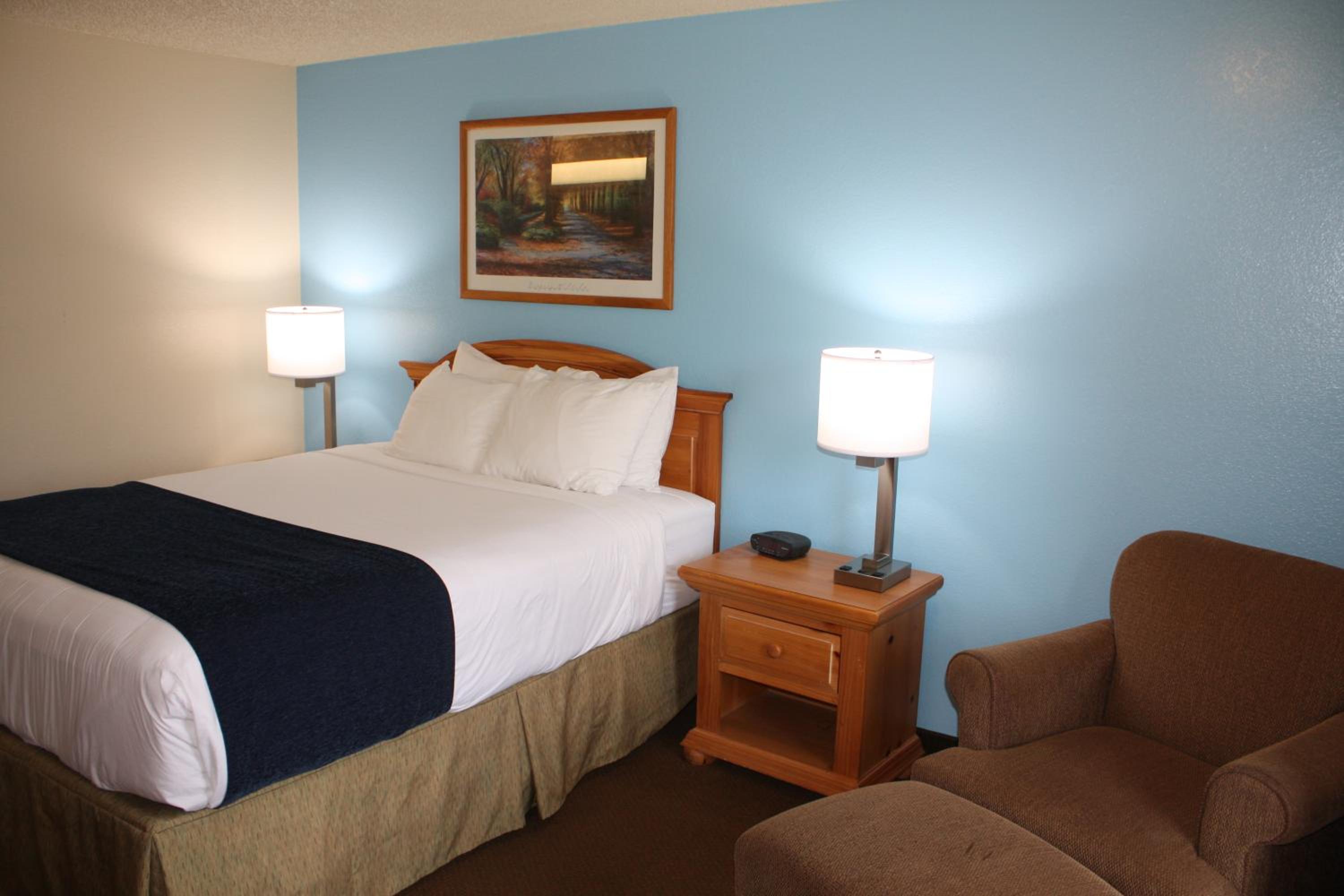 Queen Room with River View - Non-Smoking - Photo 4