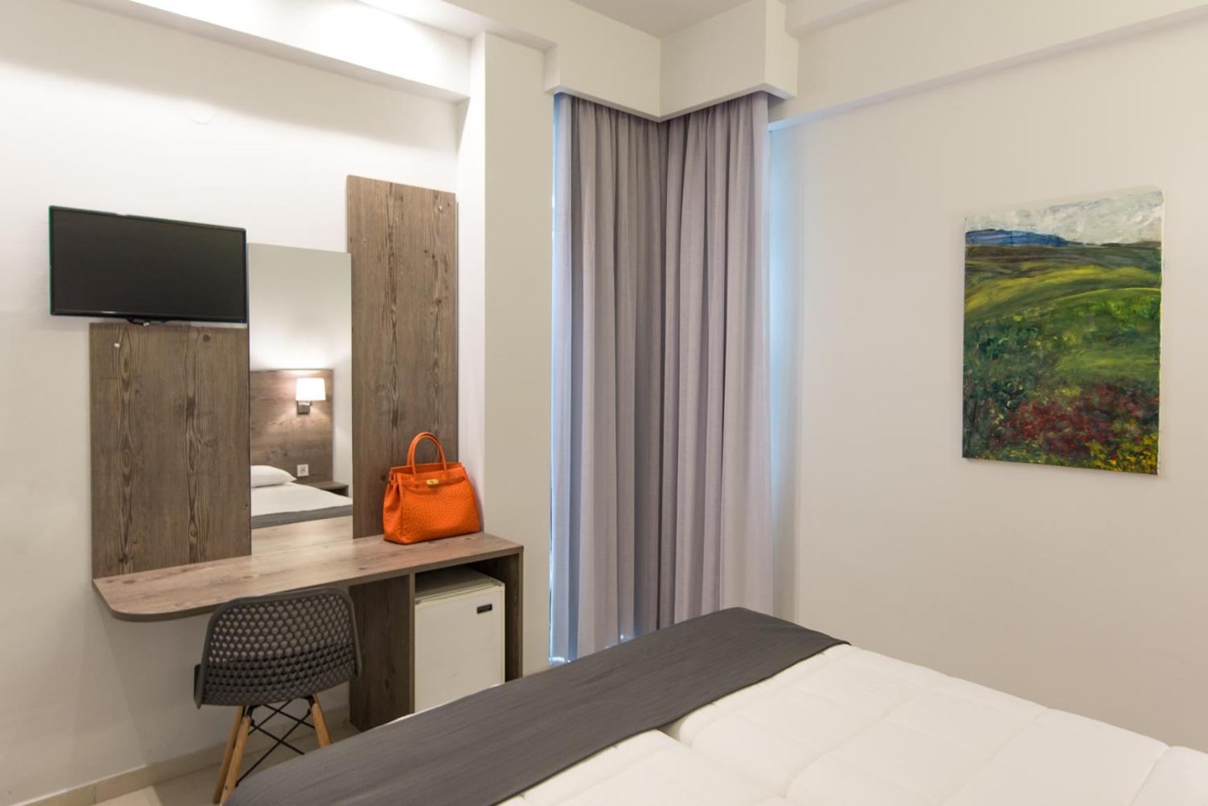 Double or Twin Room - Photo 3