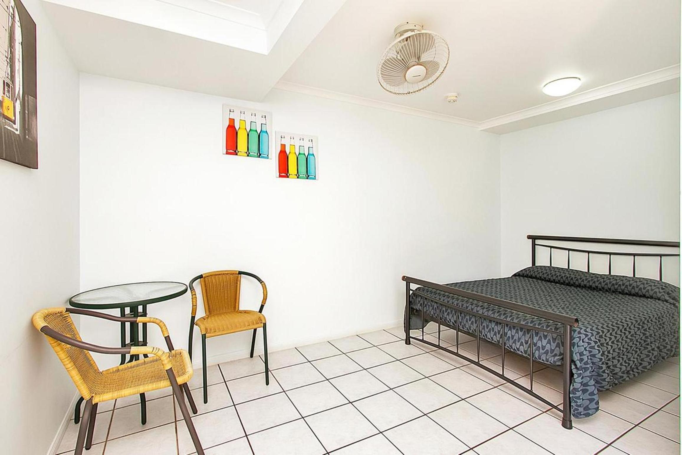 Double Room with Shared Bathroom photo 3