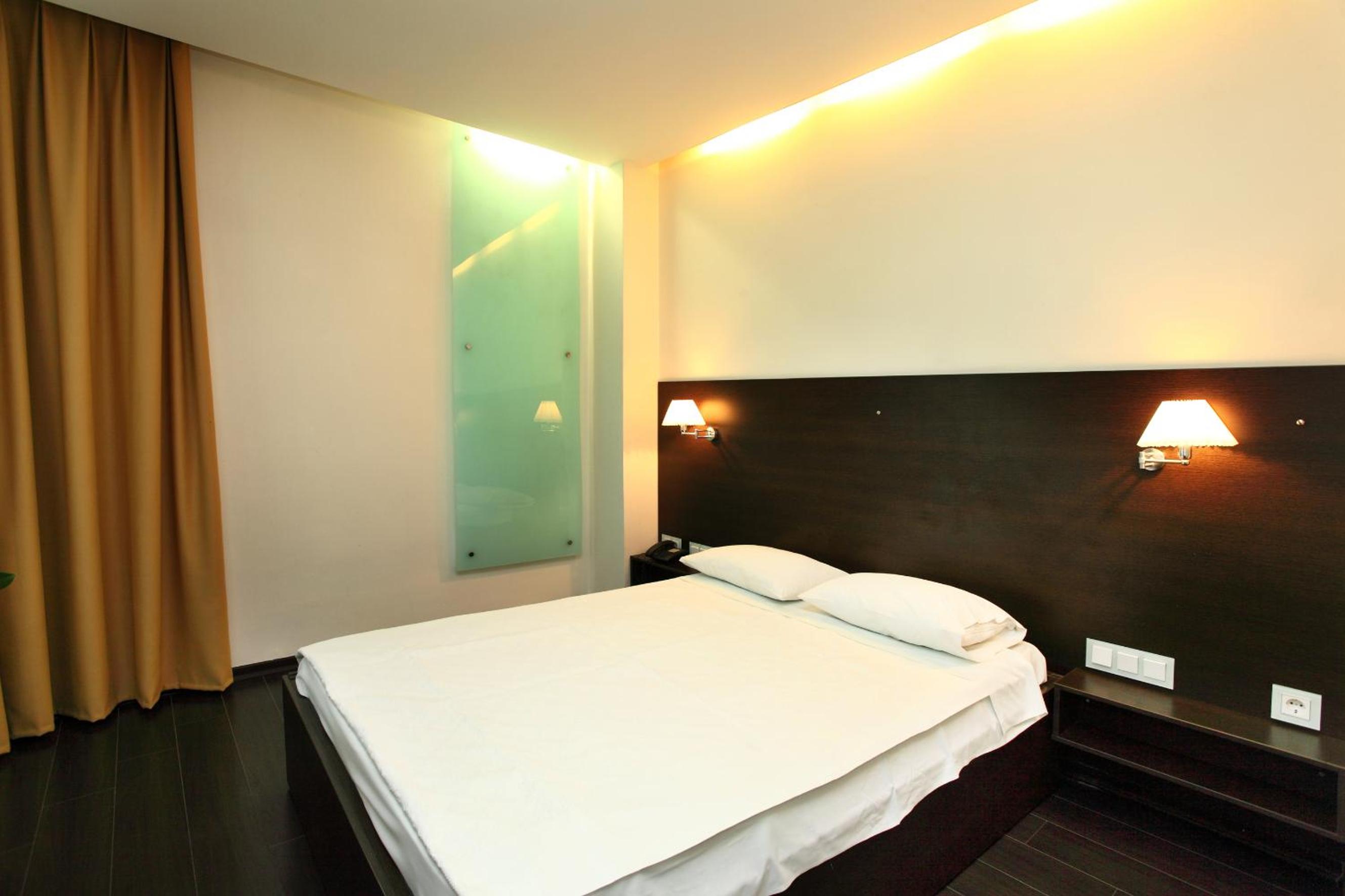 Double or Twin Room - Photo 8