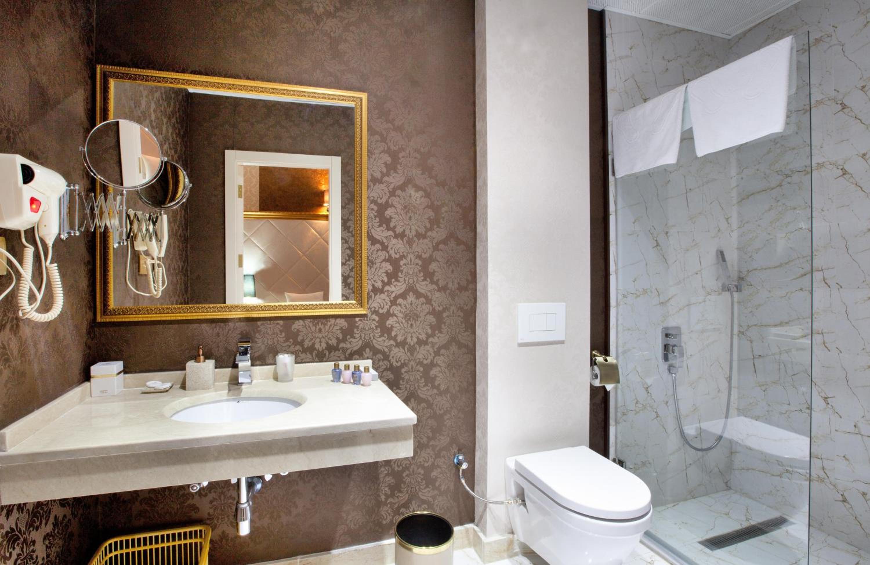 Standard King Room photo 2