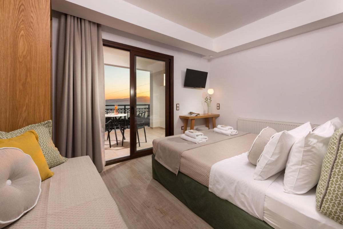 Deluxe Triple Room with Sea View photo 1