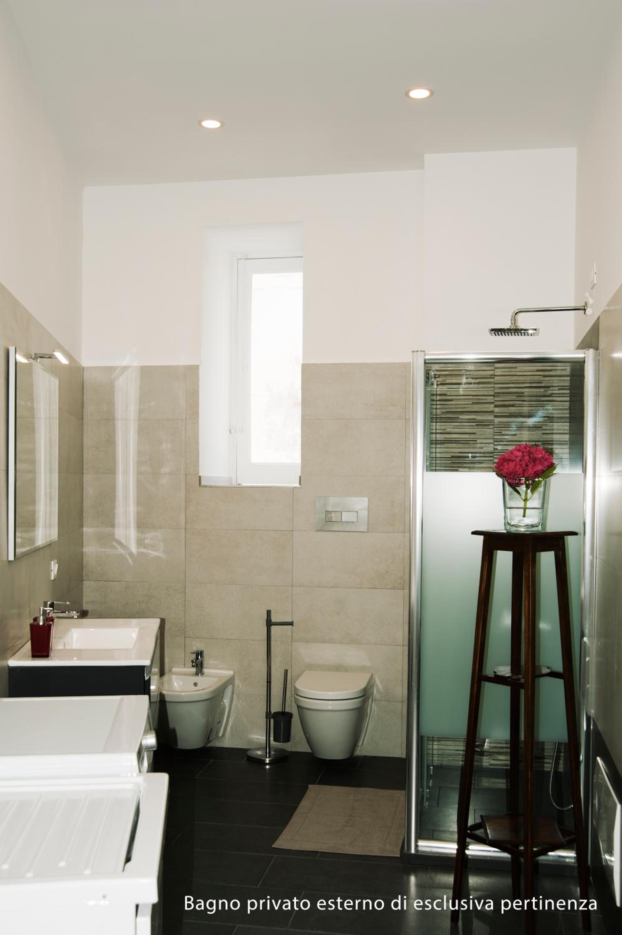 Double Room with Private External Bathroom - Photo 7