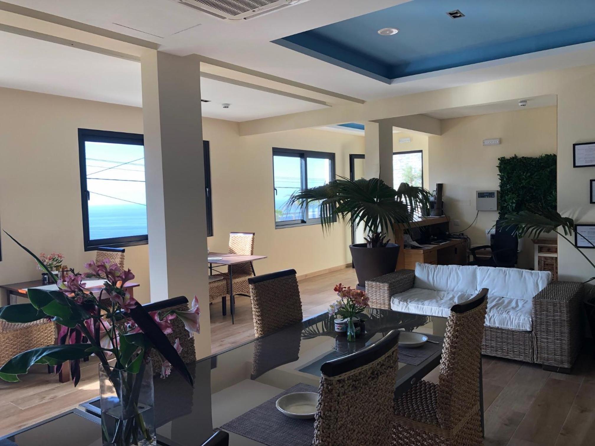 Deluxe Double Room with Balcony and Sea View - Photo 14