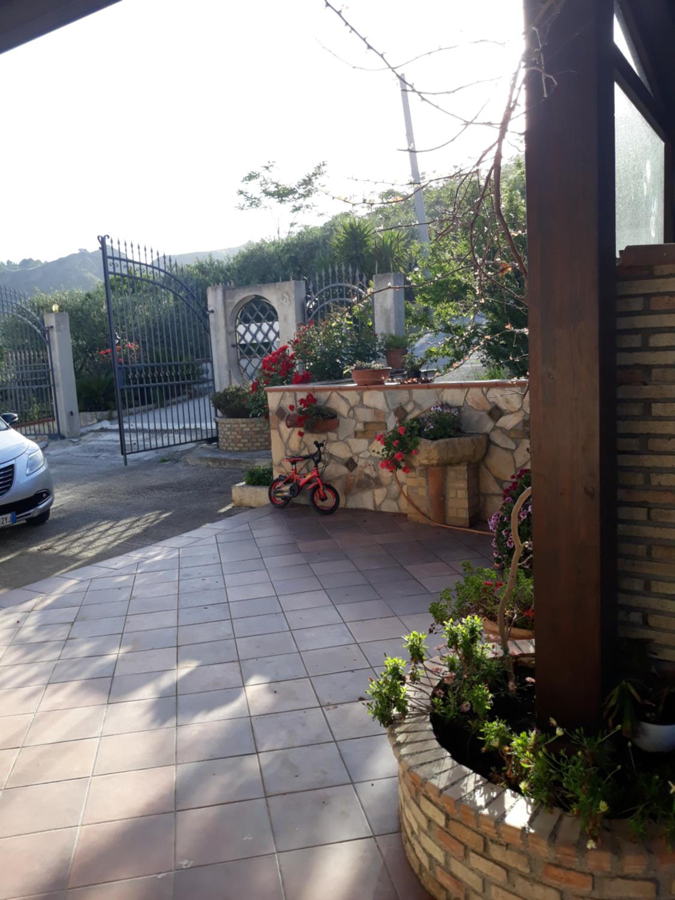 Double Room with Balcony - Photo 6