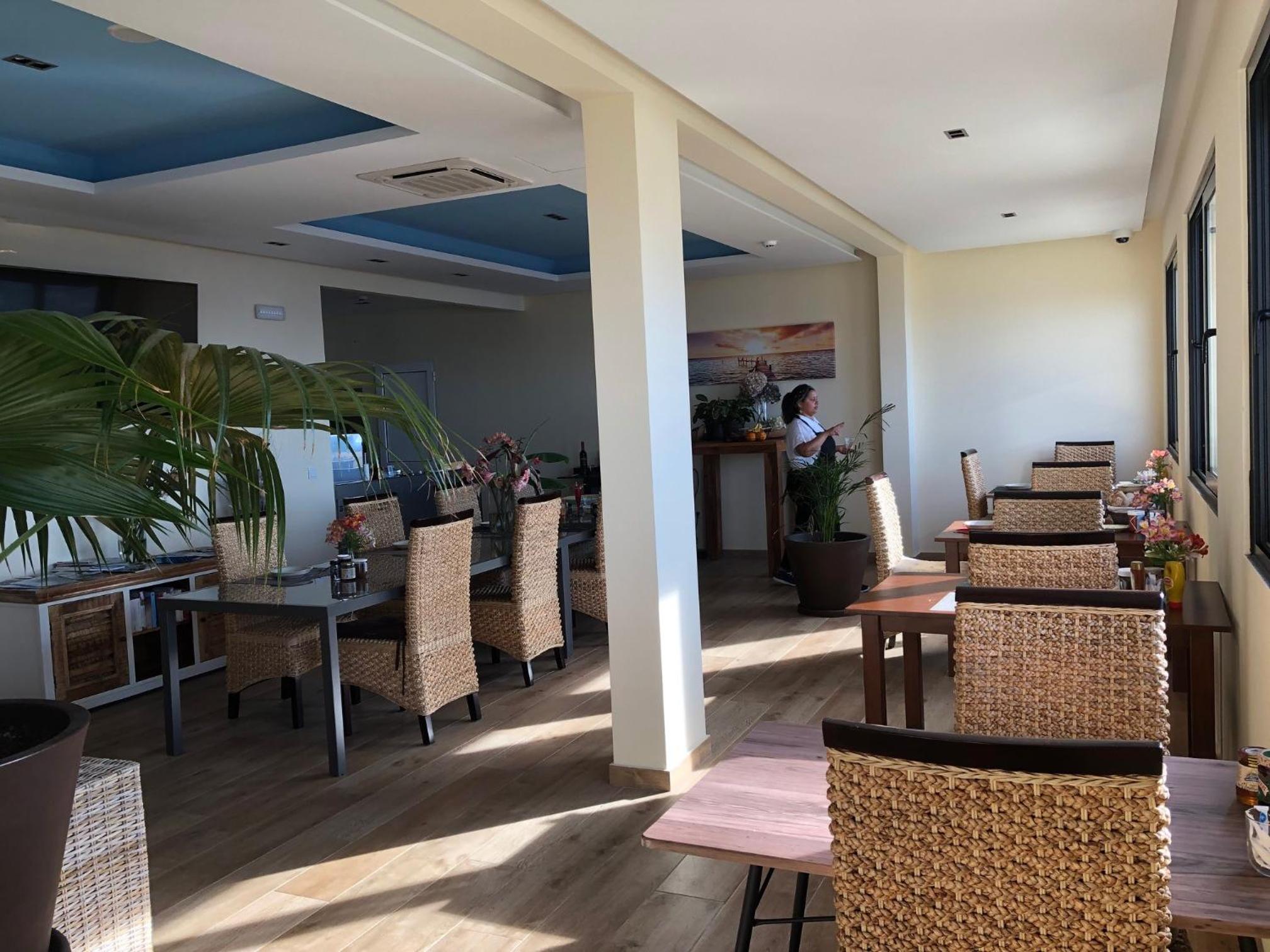 Deluxe Double Room with Balcony and Sea View - Photo 13