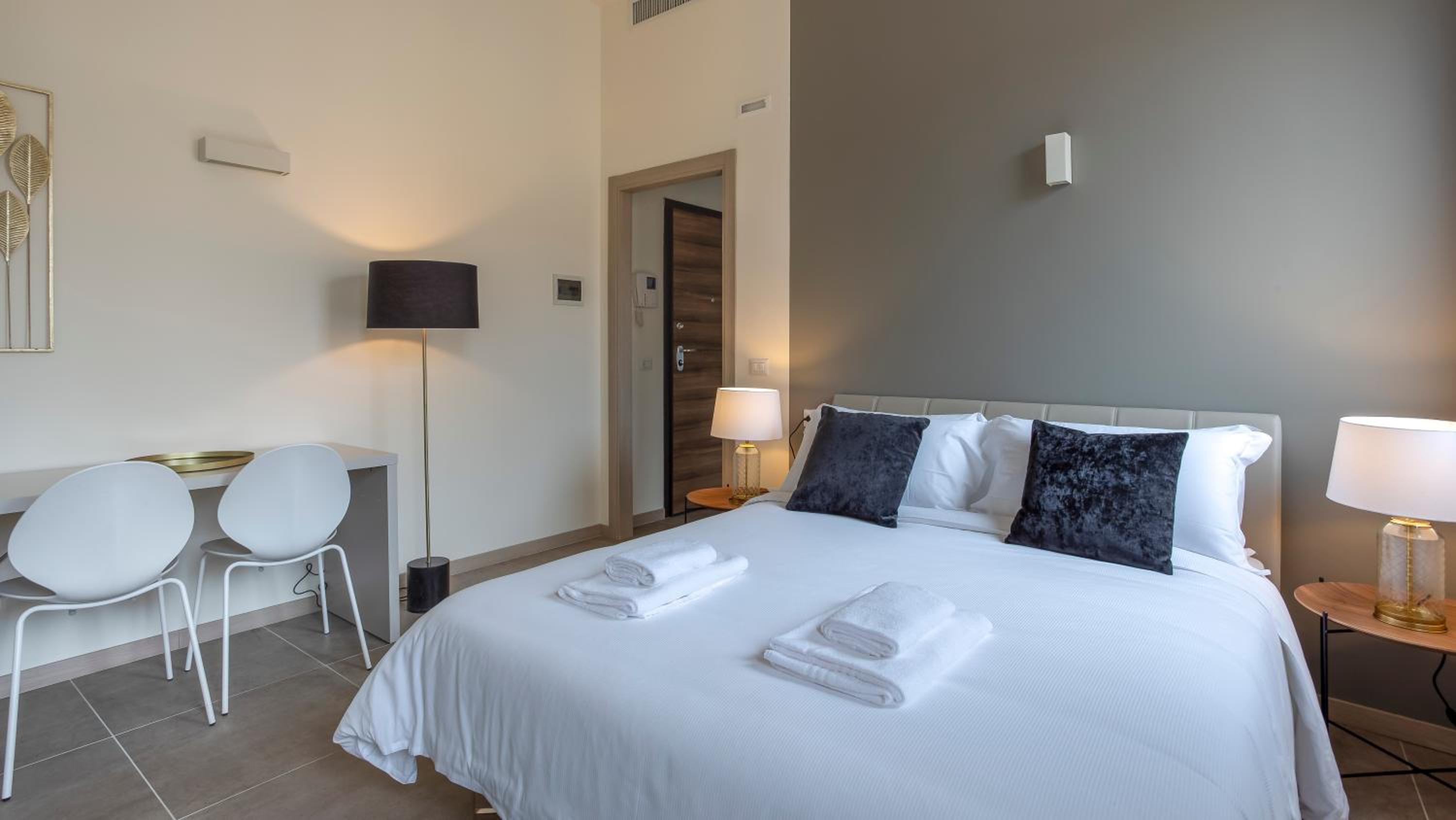 Deluxe Studio with View and Balcony photo 1