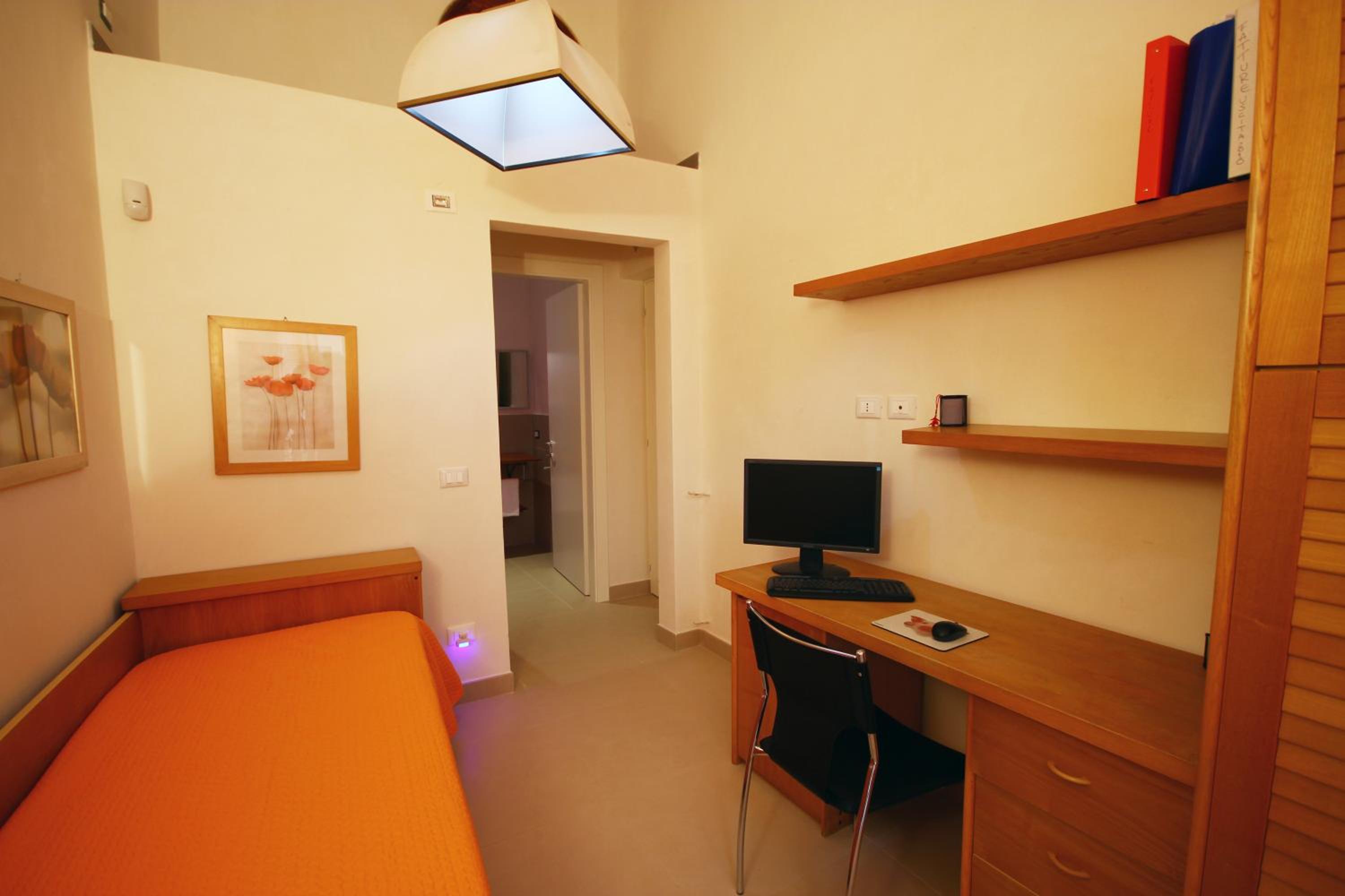 Single Room photo 2