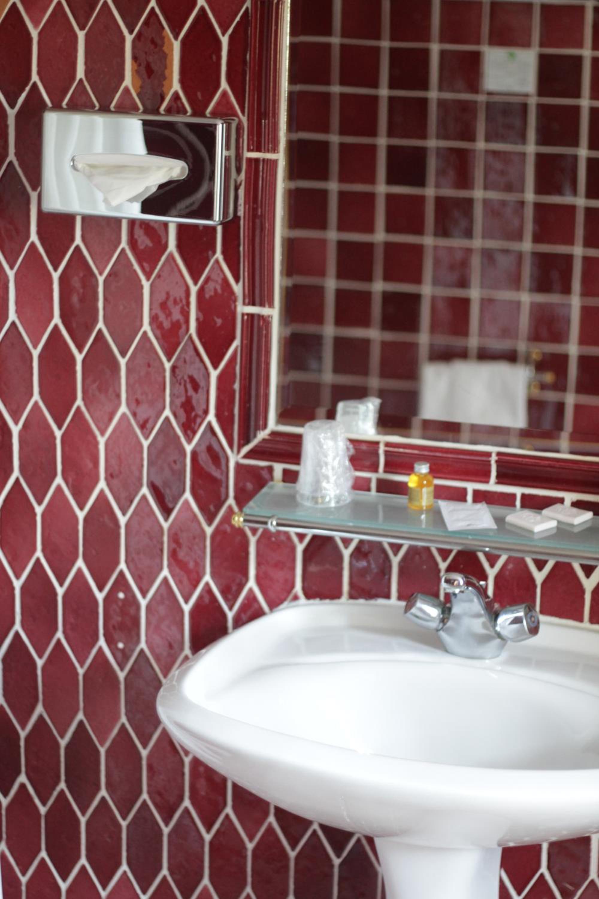 Standard Double Room - Photo 12