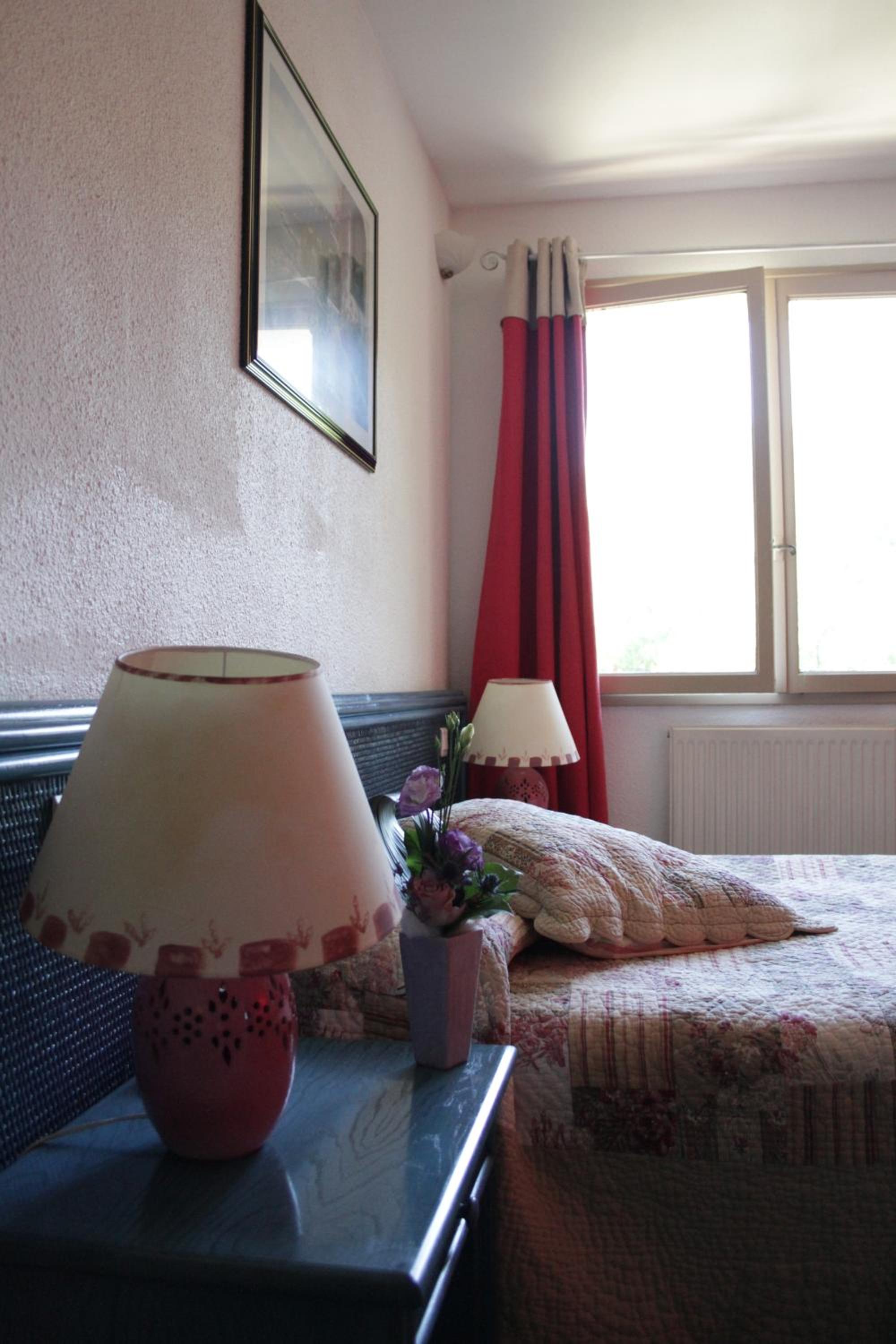 Standard Double Room - Photo 9