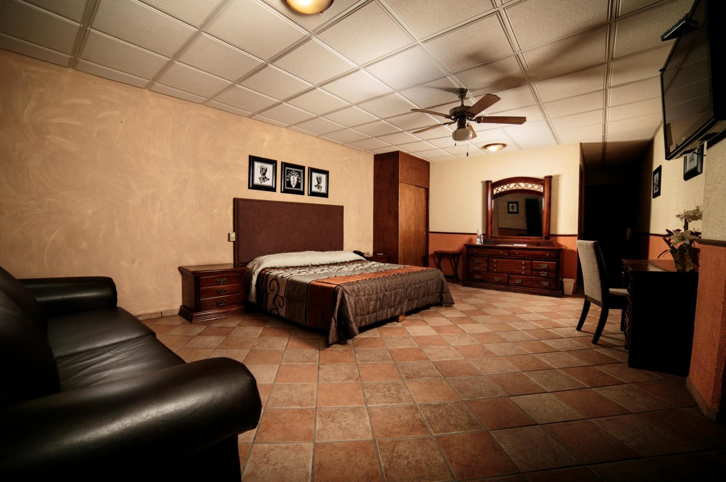 Deluxe Double Room with Balcony photo 1