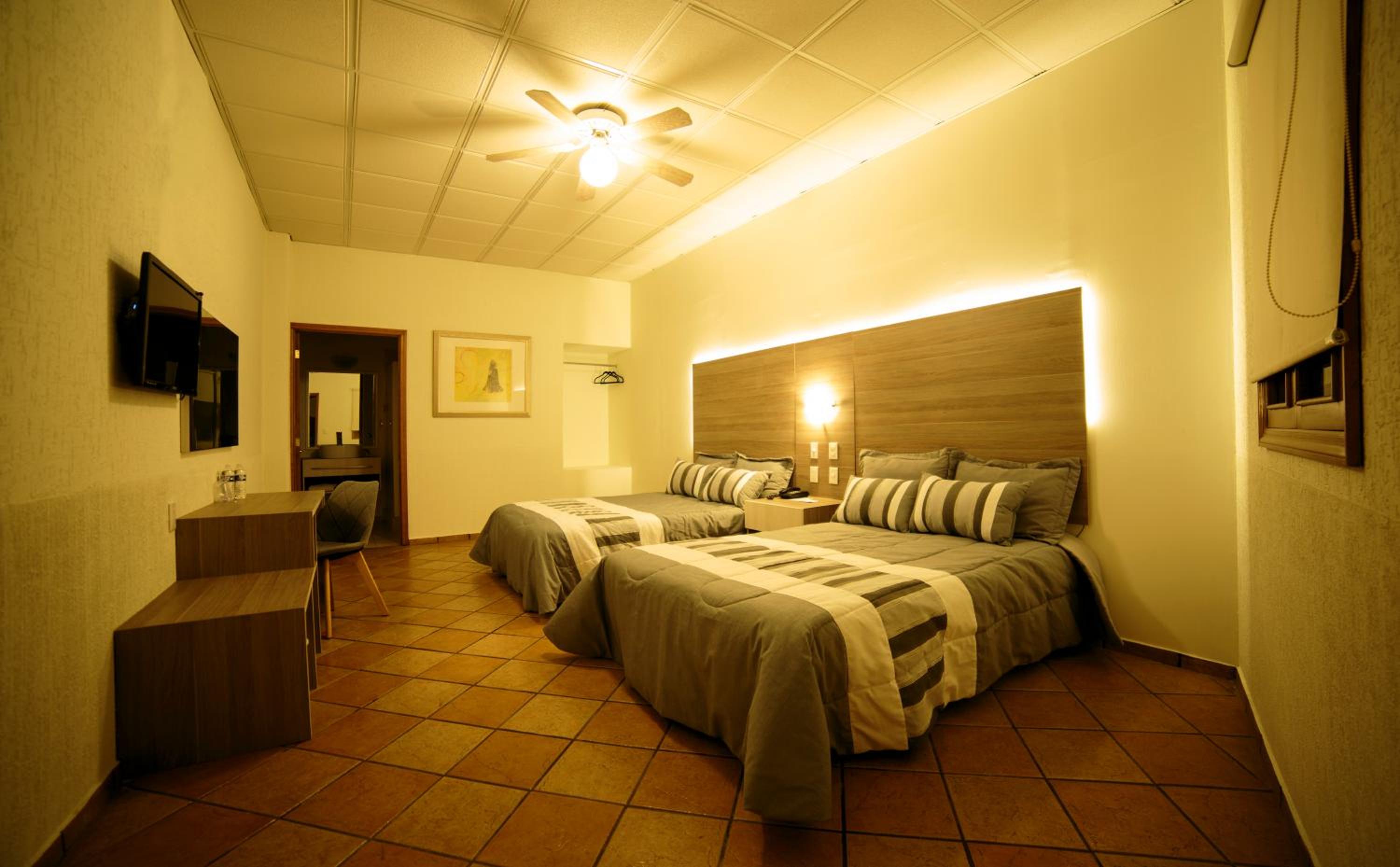 Double Room with Two Double Beds photo 2