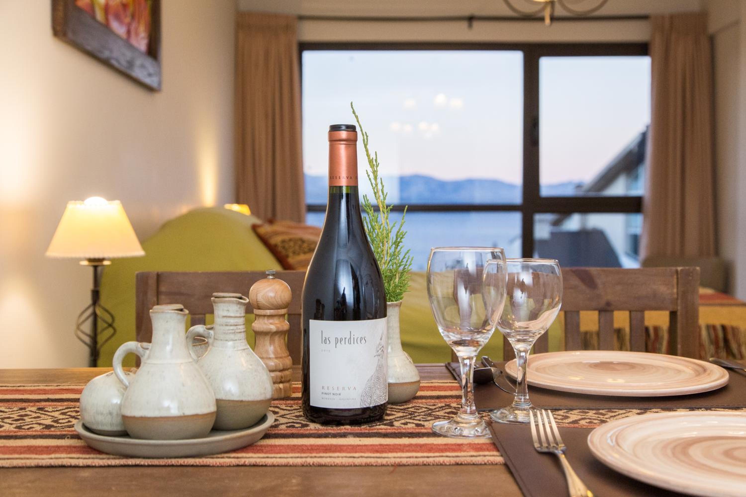 Family Room with Lake View photo 2