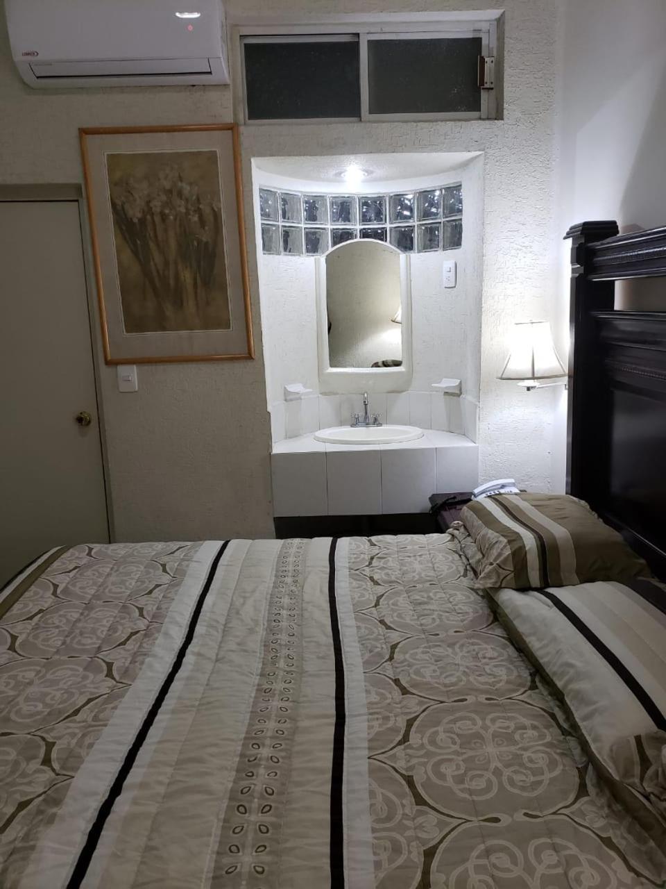 Deluxe Queen Room - Photo 6