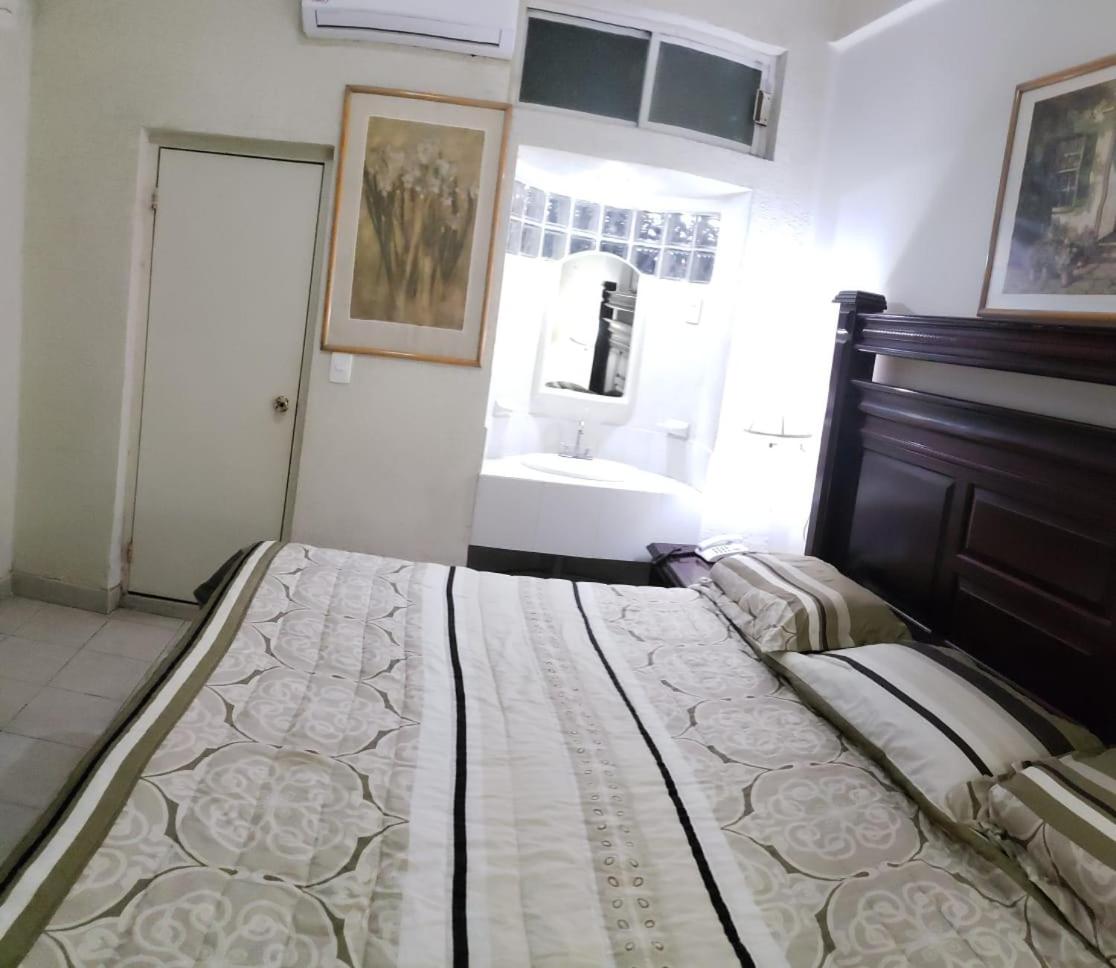 Deluxe Queen Room - Photo 19