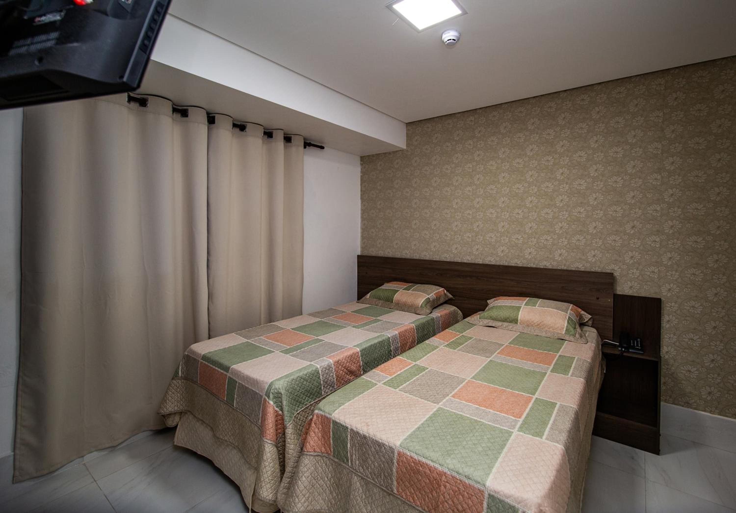 Double Room with City View - Photo 4