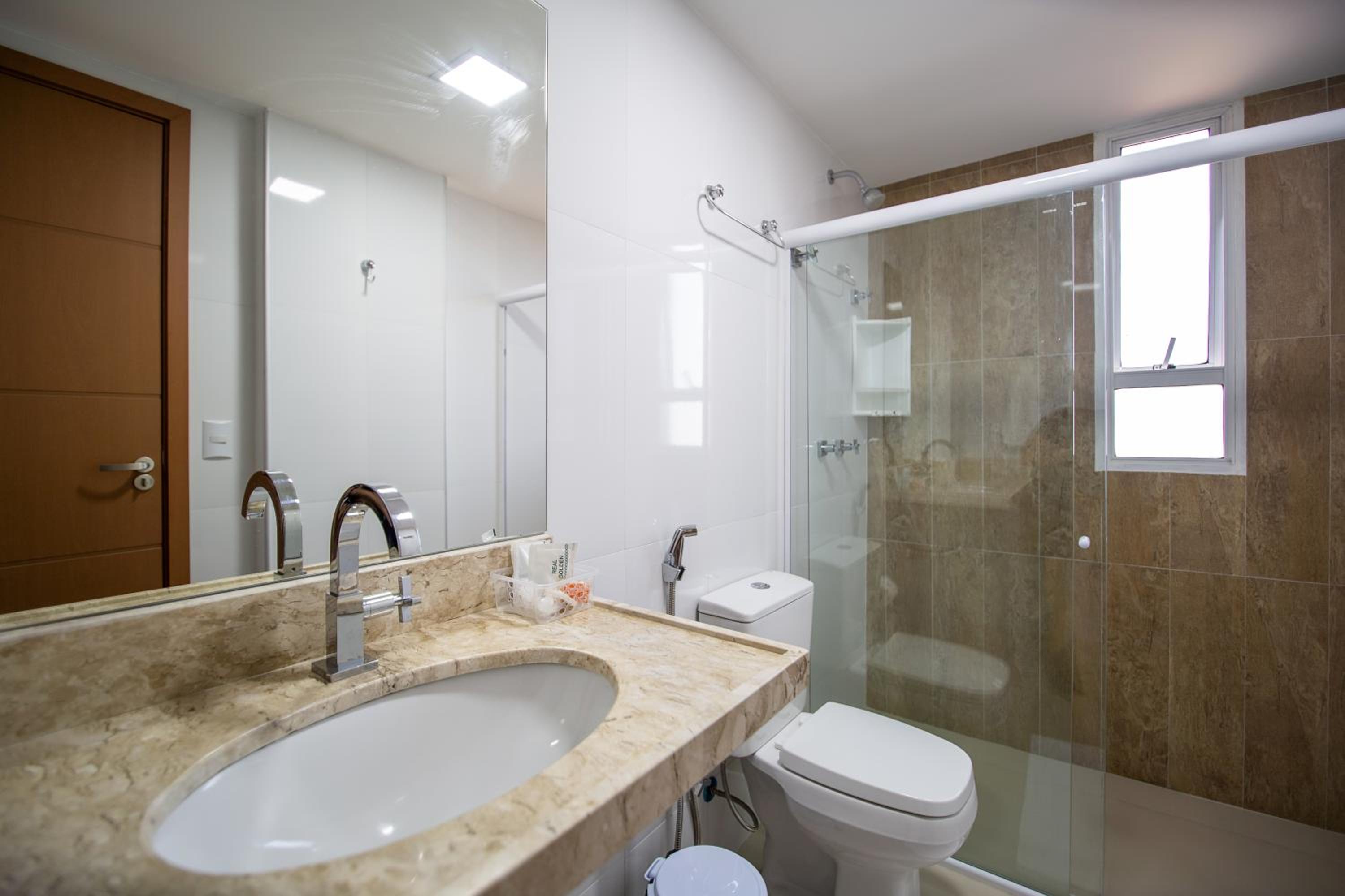 Double Room with City View - Photo 6