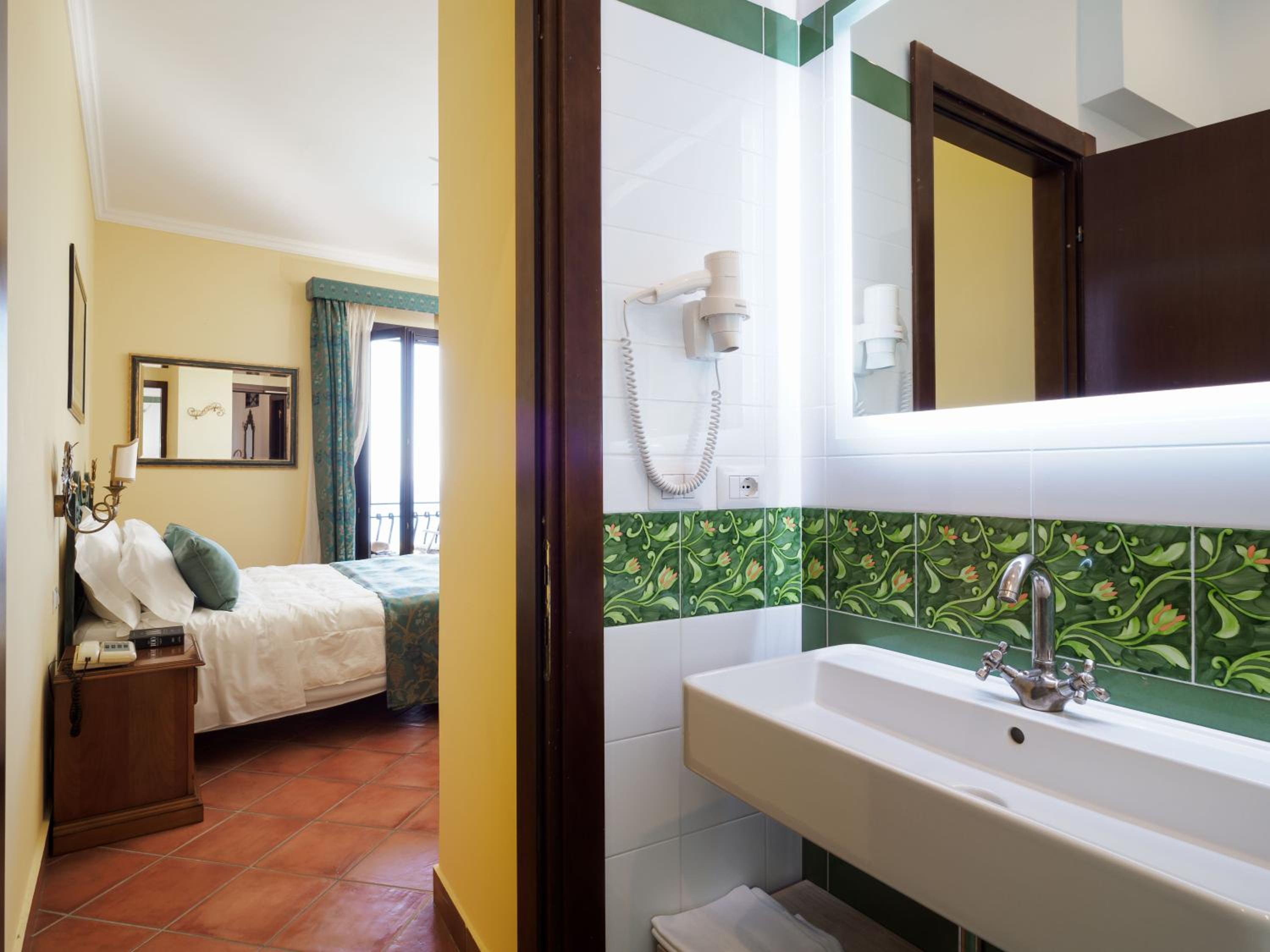 Superior Double or Twin Room with Sea View - Photo 2