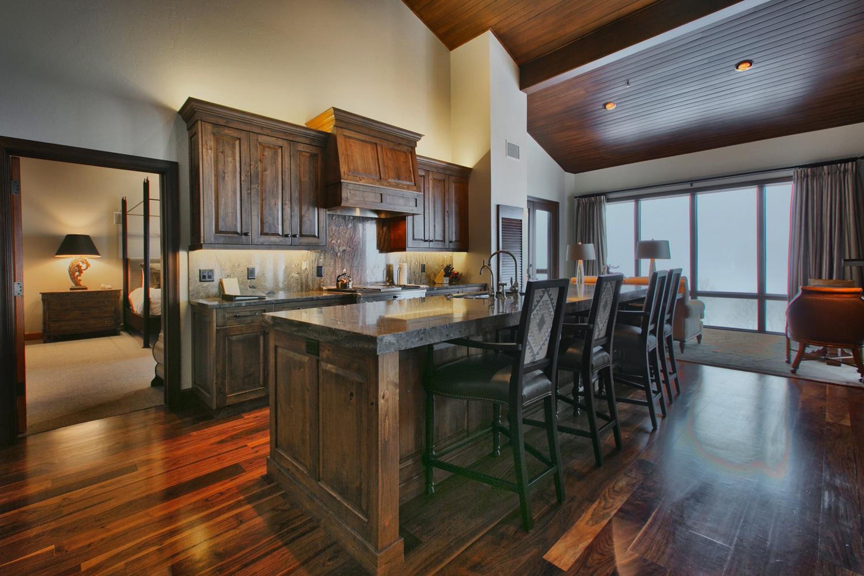 Premium Luxury One Bedroom with Hot Tub - Photo 10