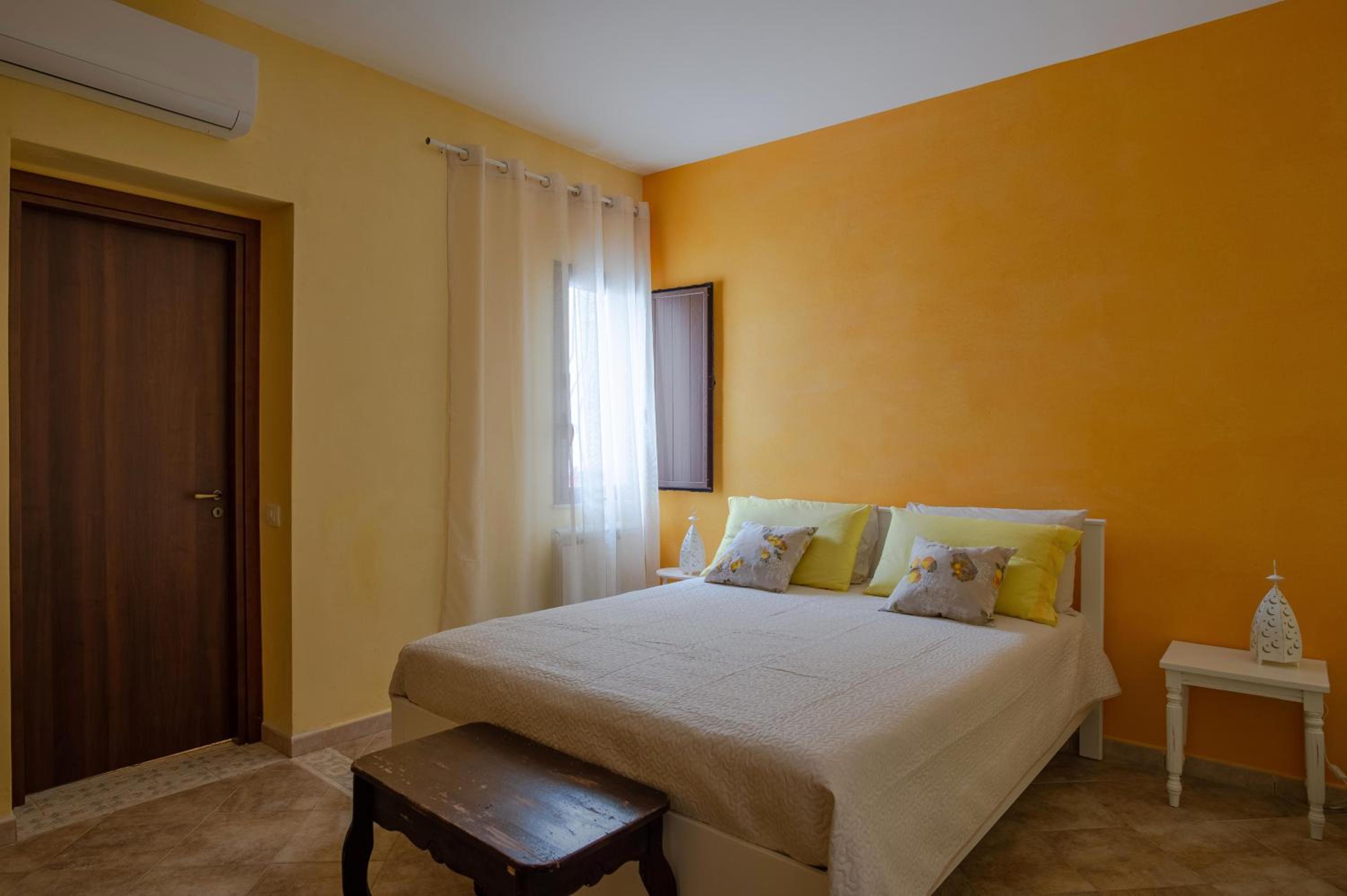 Deluxe Room - Photo 5