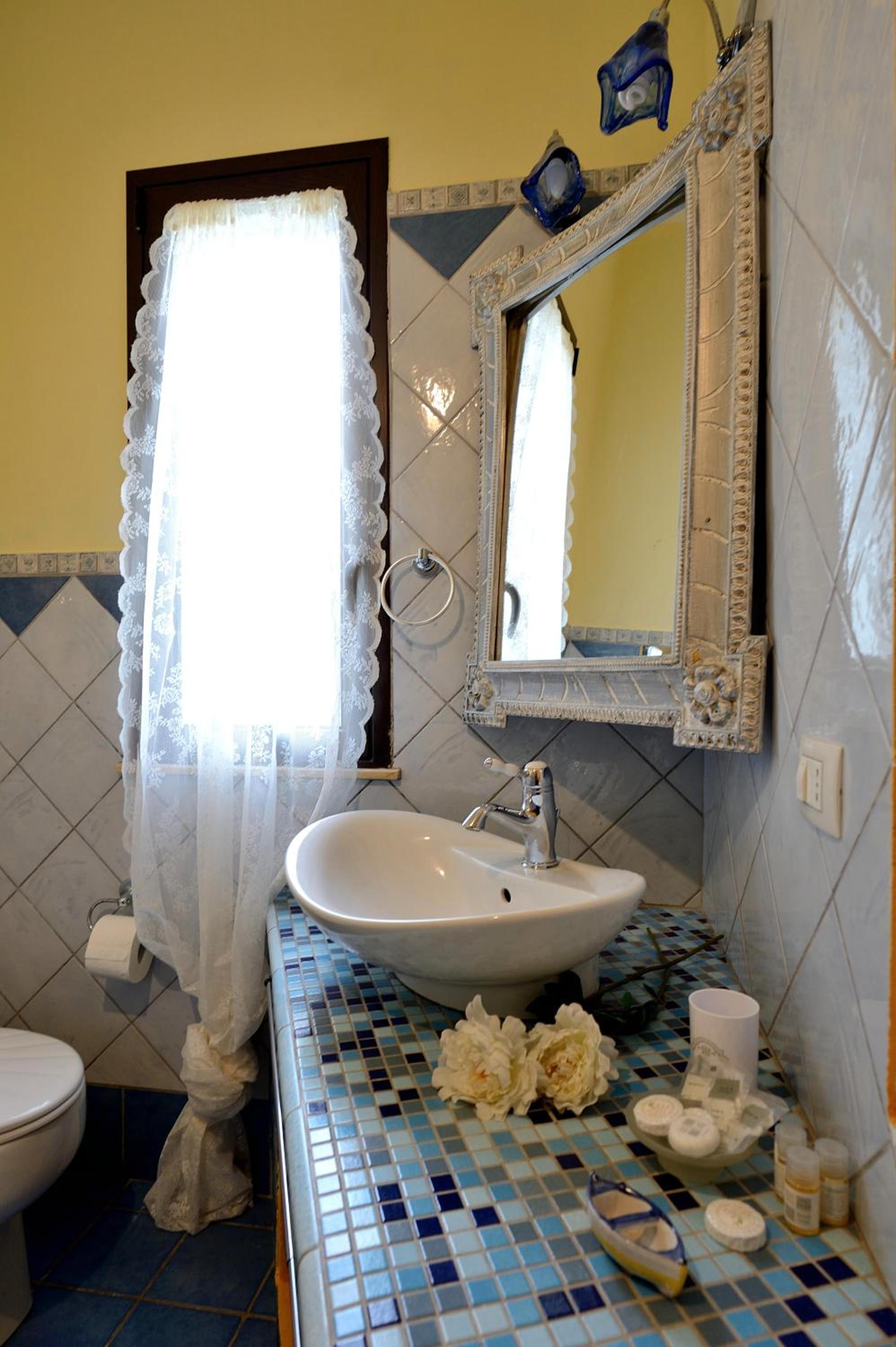 Deluxe King Room - Photo 4