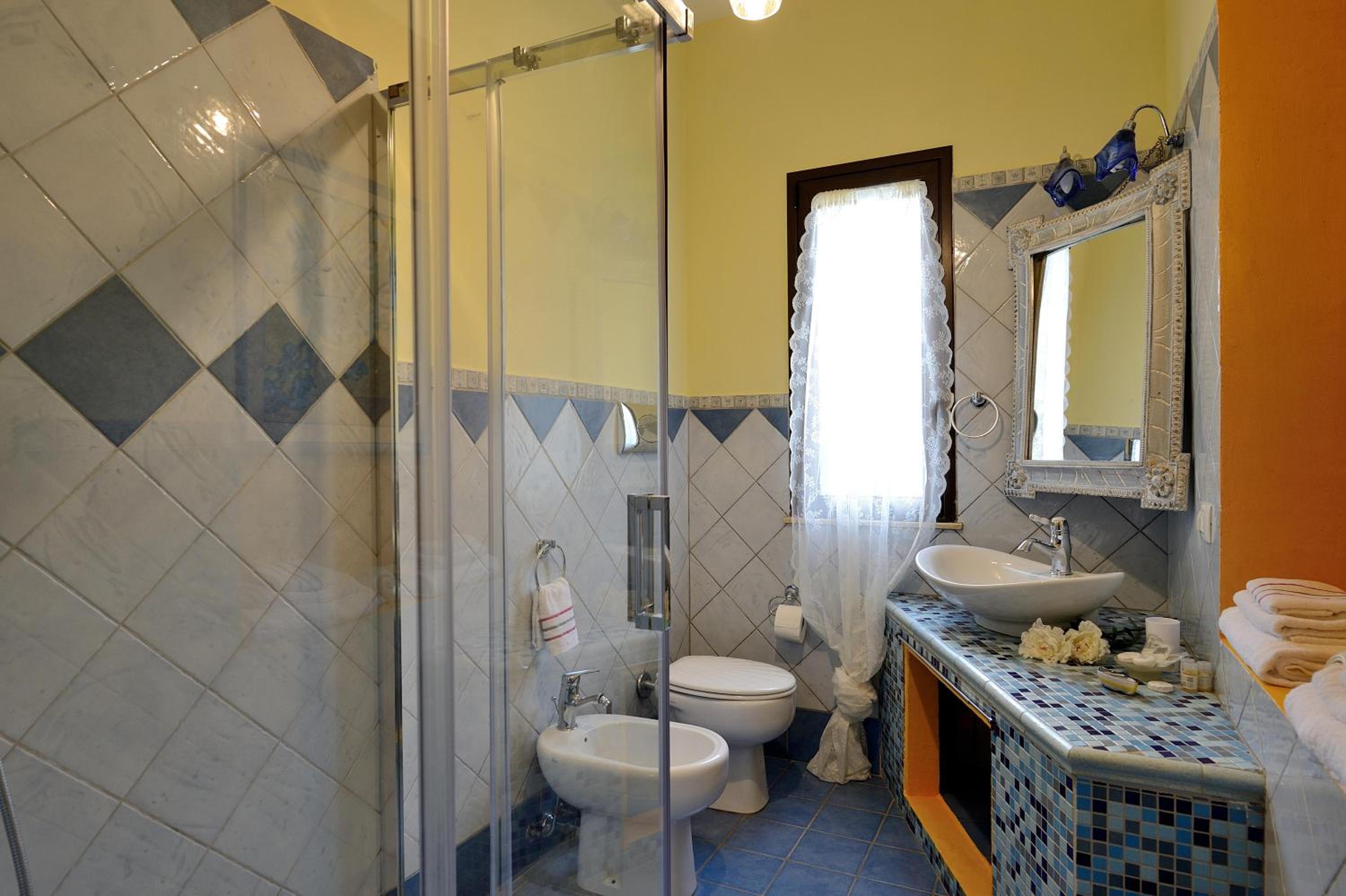 Deluxe King Room - Photo 3