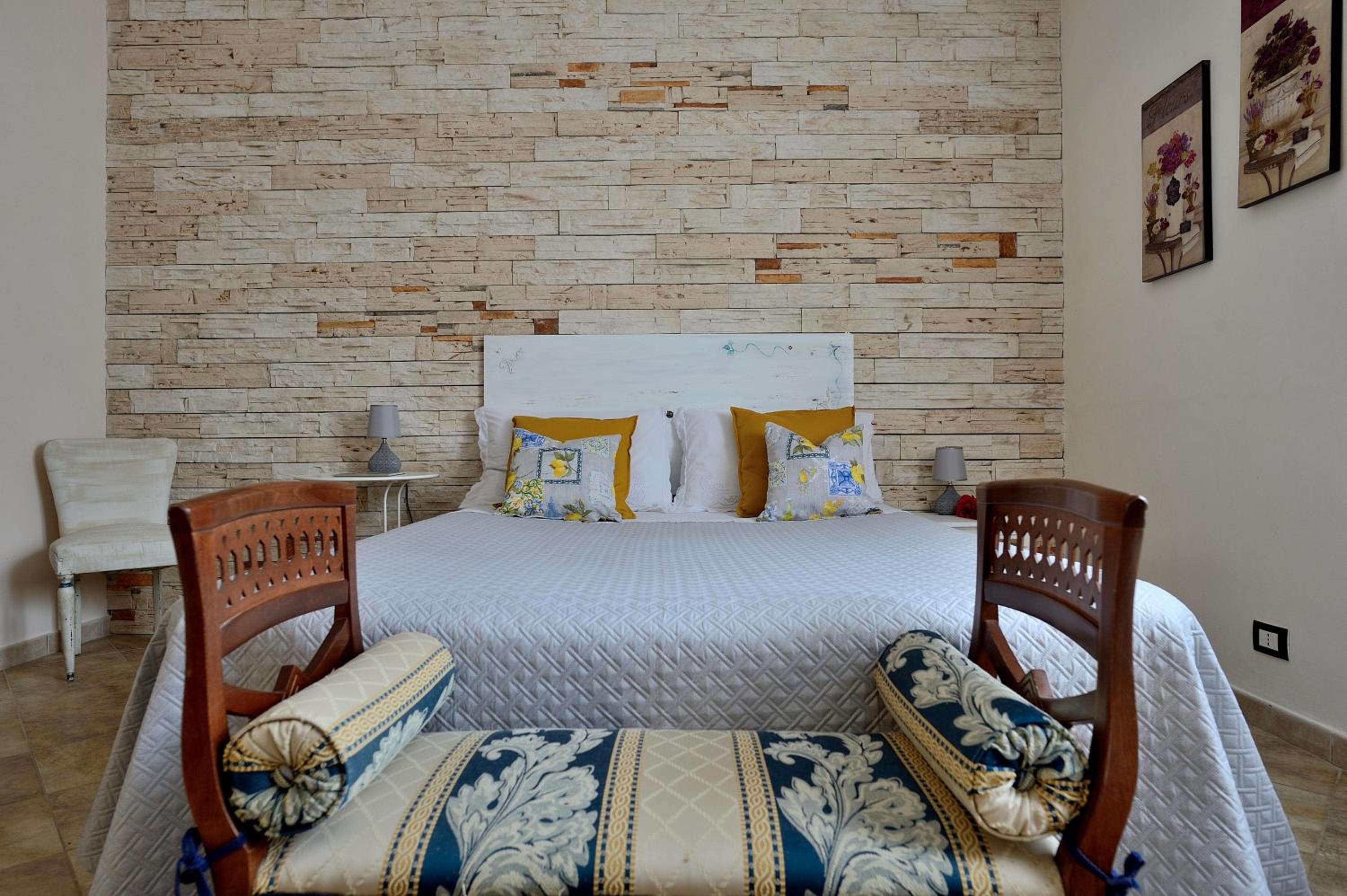 Deluxe King Room - Photo 5