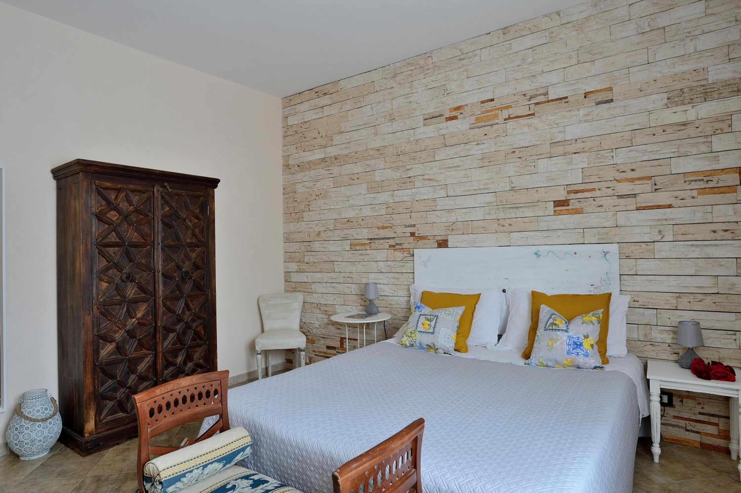 Deluxe King Room - Photo 6