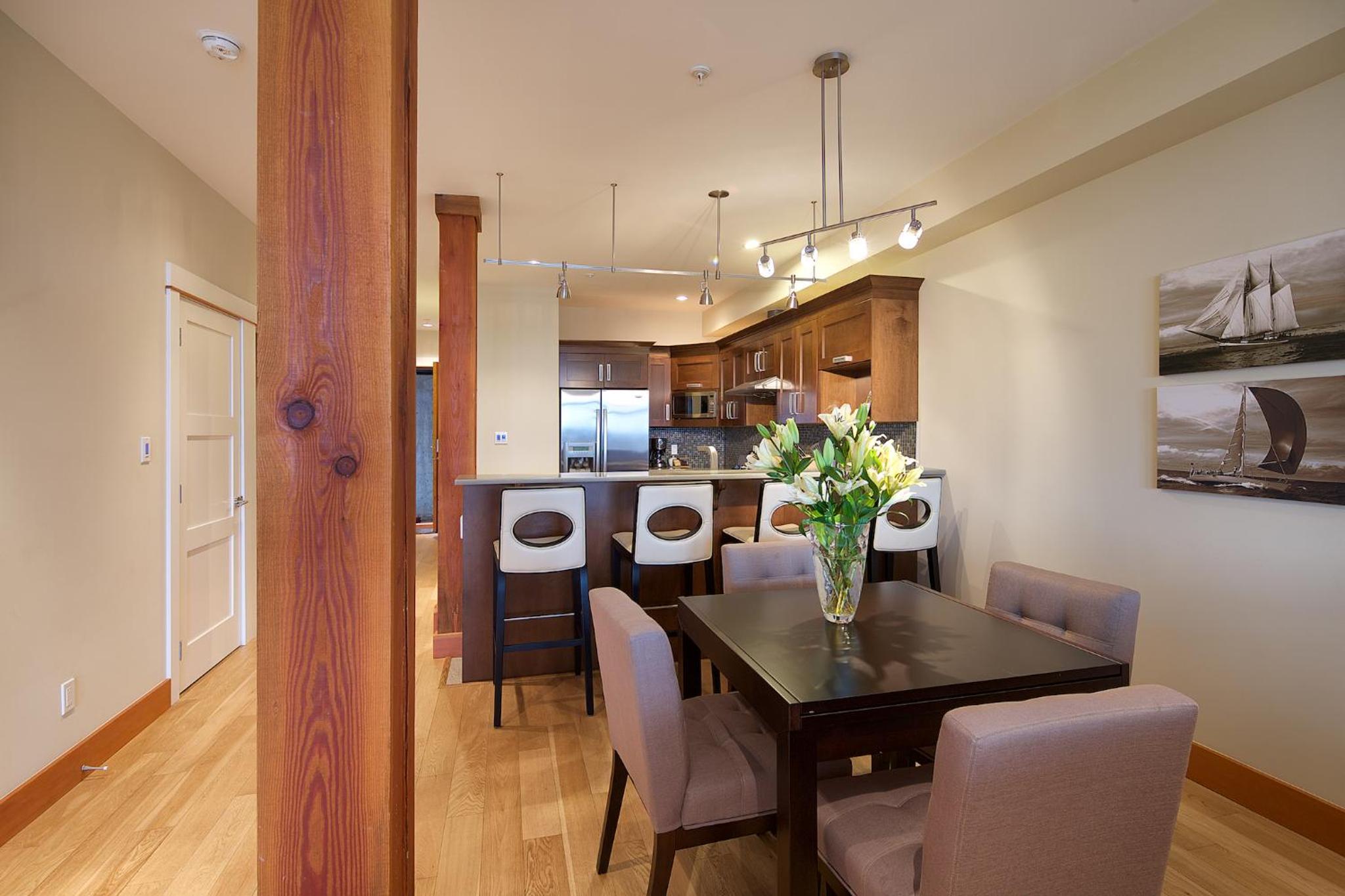 Two-Bedroom Apartment - Pet Friendly photo 3