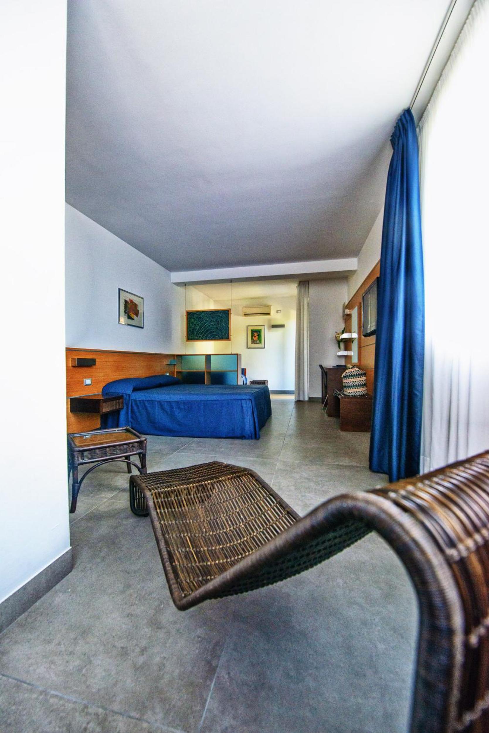 Junior Suite with Balcony (3 Adults) photo 1