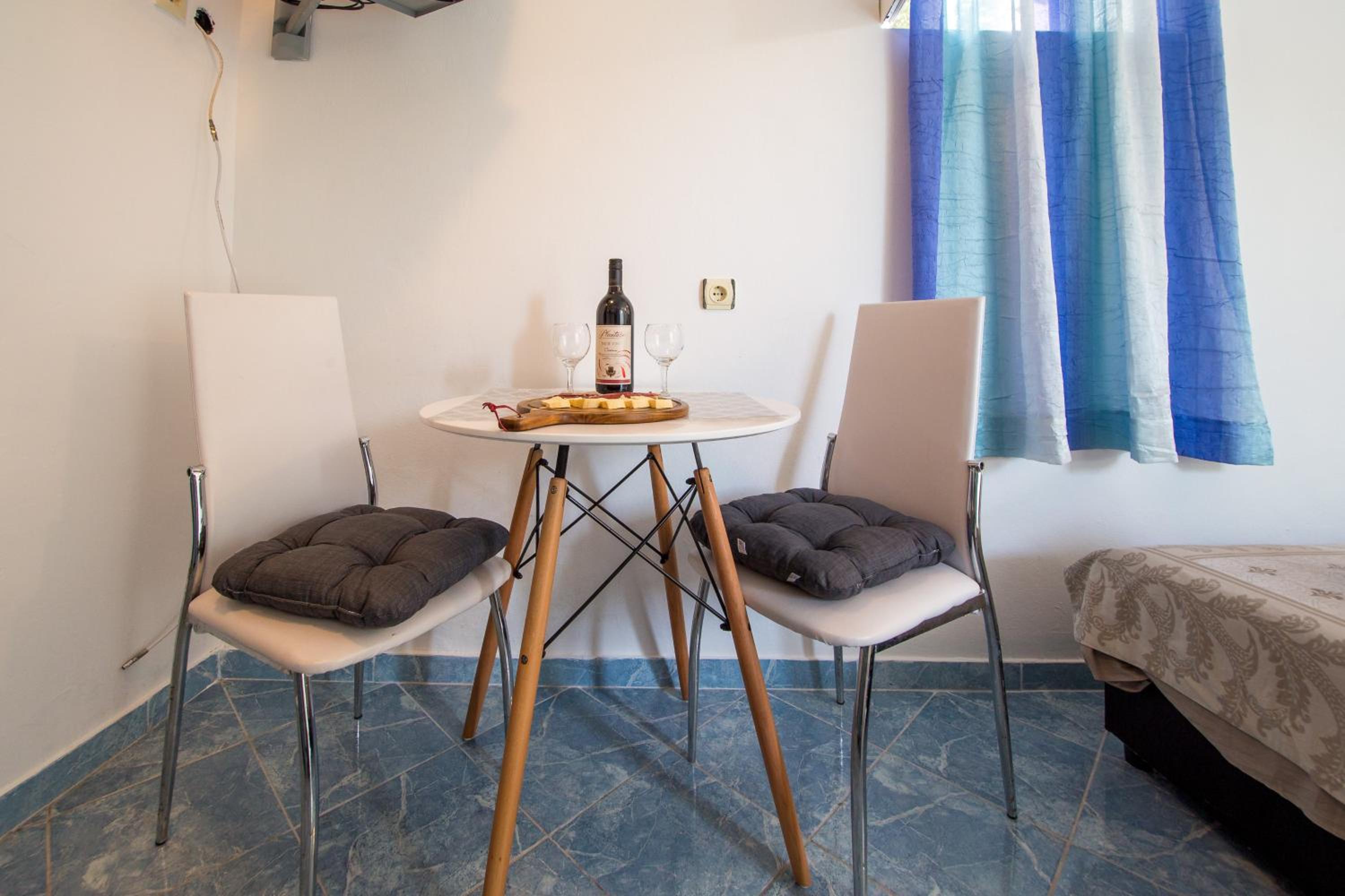 Studio Apartment photo 3
